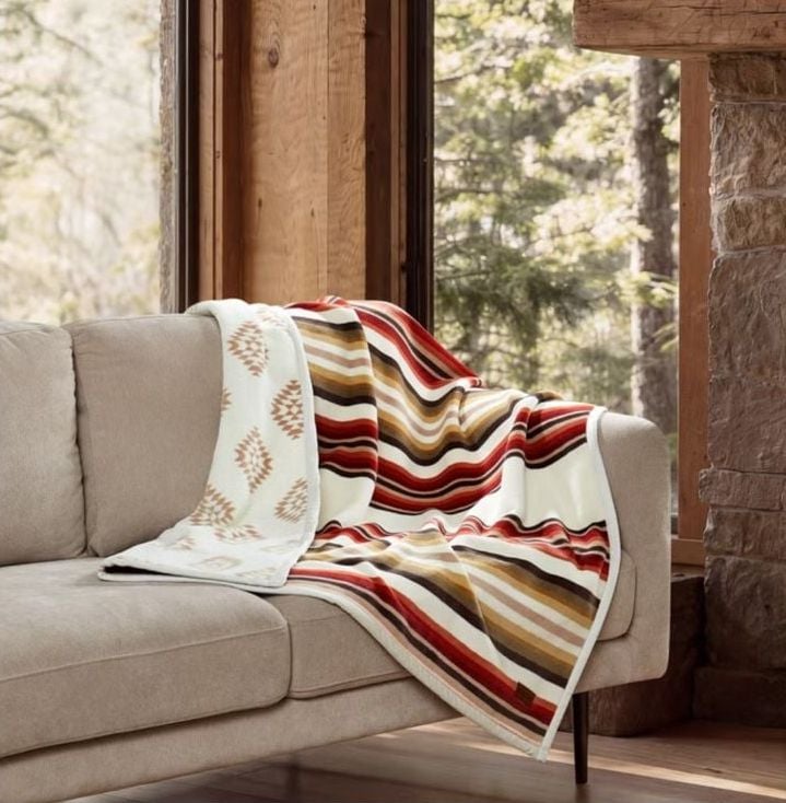 NEW Pendleton Woodland Stripe Reversible Plush Throw Blanket 50”x70” 2