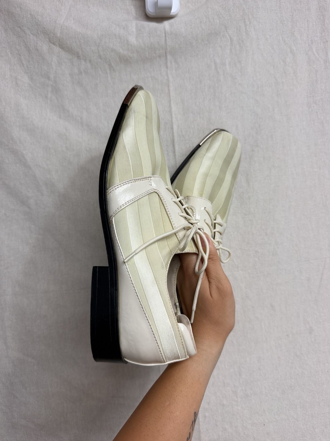 Hugo Vitelli Striped Satin Formal Dress Shoes Cream White 3