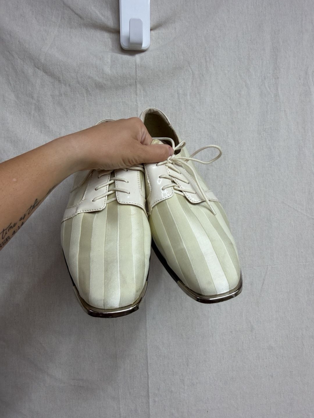 Hugo Vitelli Striped Satin Formal Dress Shoes Cream White 4