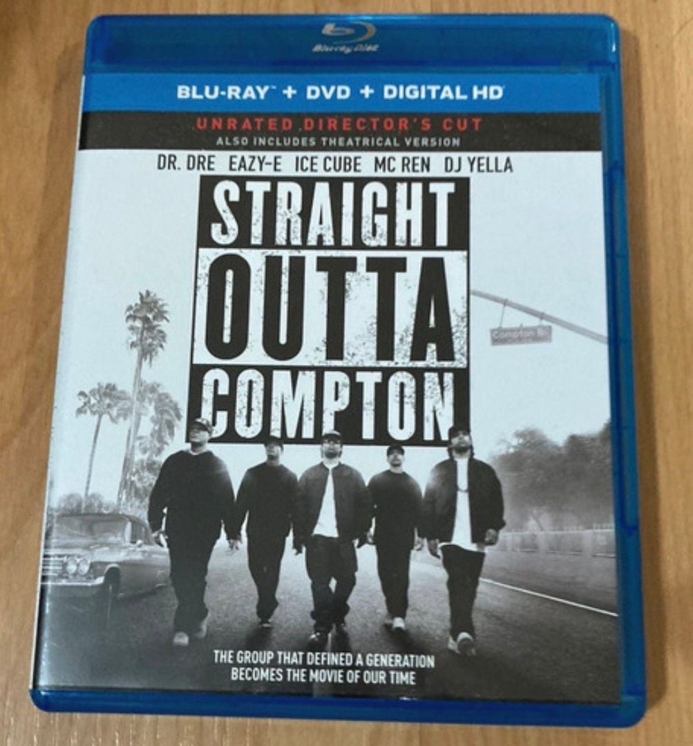 Universal Studios Straight Outta Compton Blu-ray 1