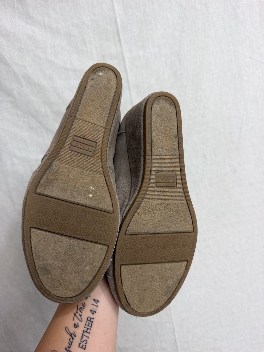 TOMS Desert Wedge Booties Size 8.5 Taupe Suede Lace Up 6
