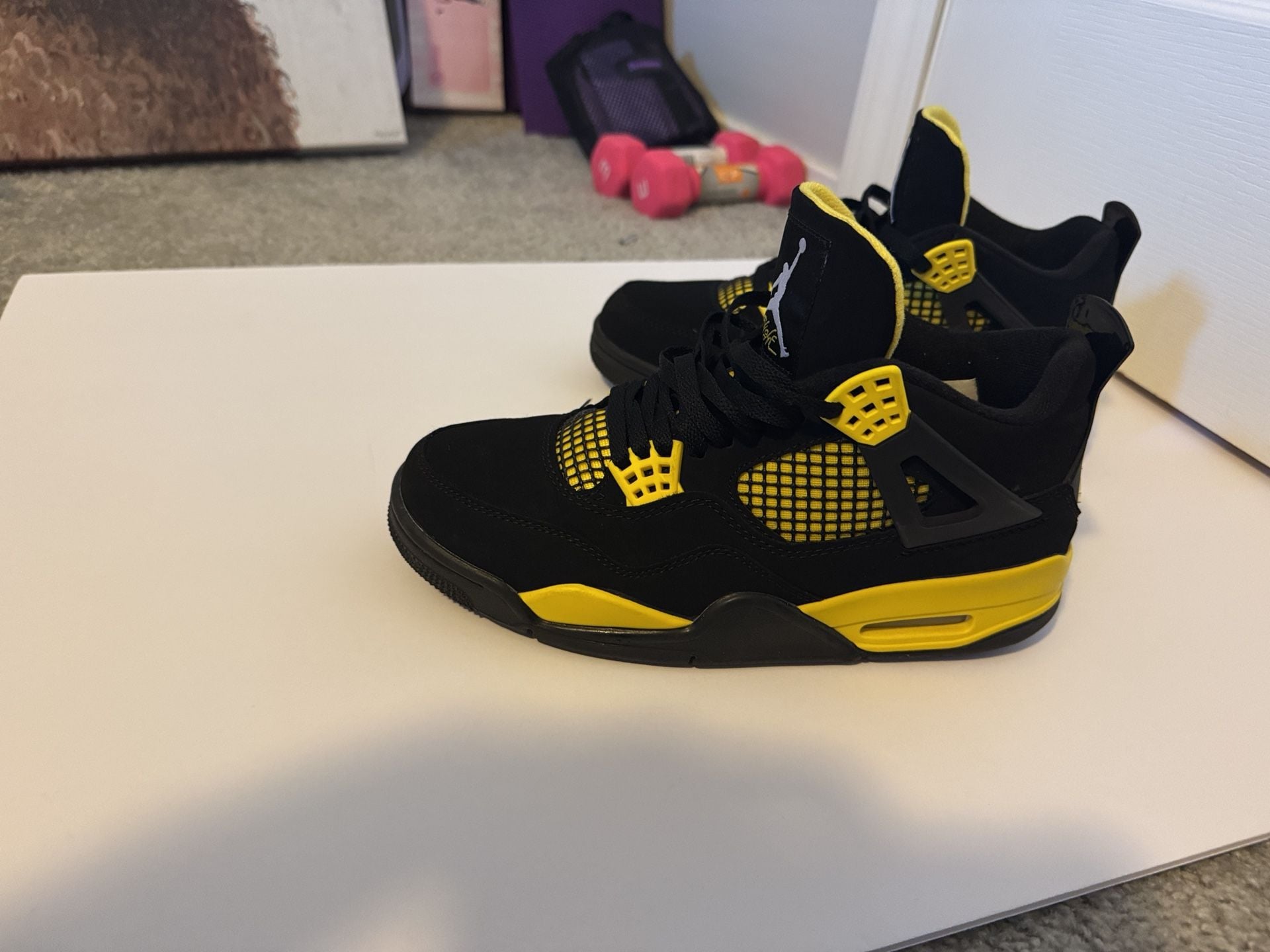 Jordan 4 Retro Thunder Black Tour Yellow Sneakers 4