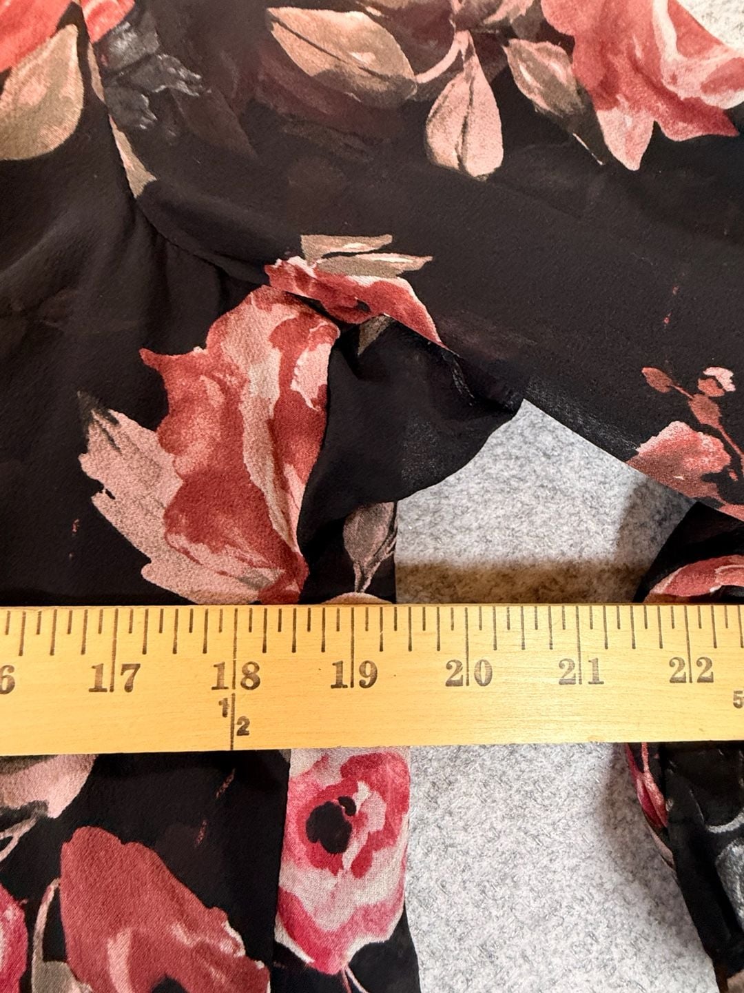 Joie Silk Floral Blouse Size XS Black Red Long Sleeve Pleated V-Neck 7