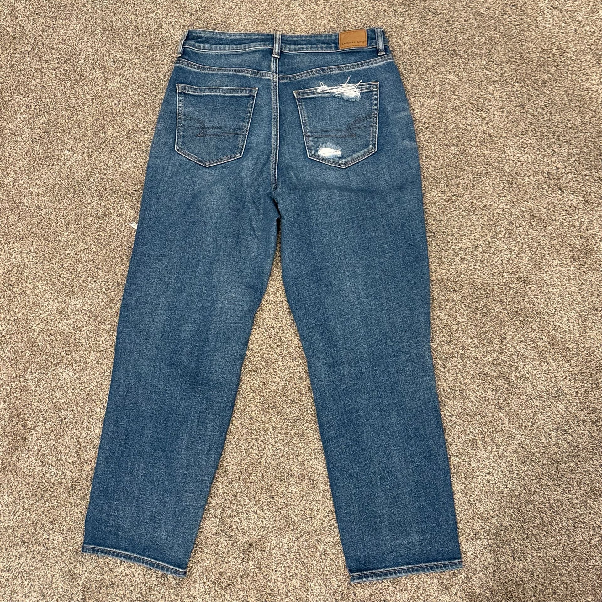 American Eagle Mom Straight Jean Size 10 Regular Distressed 8