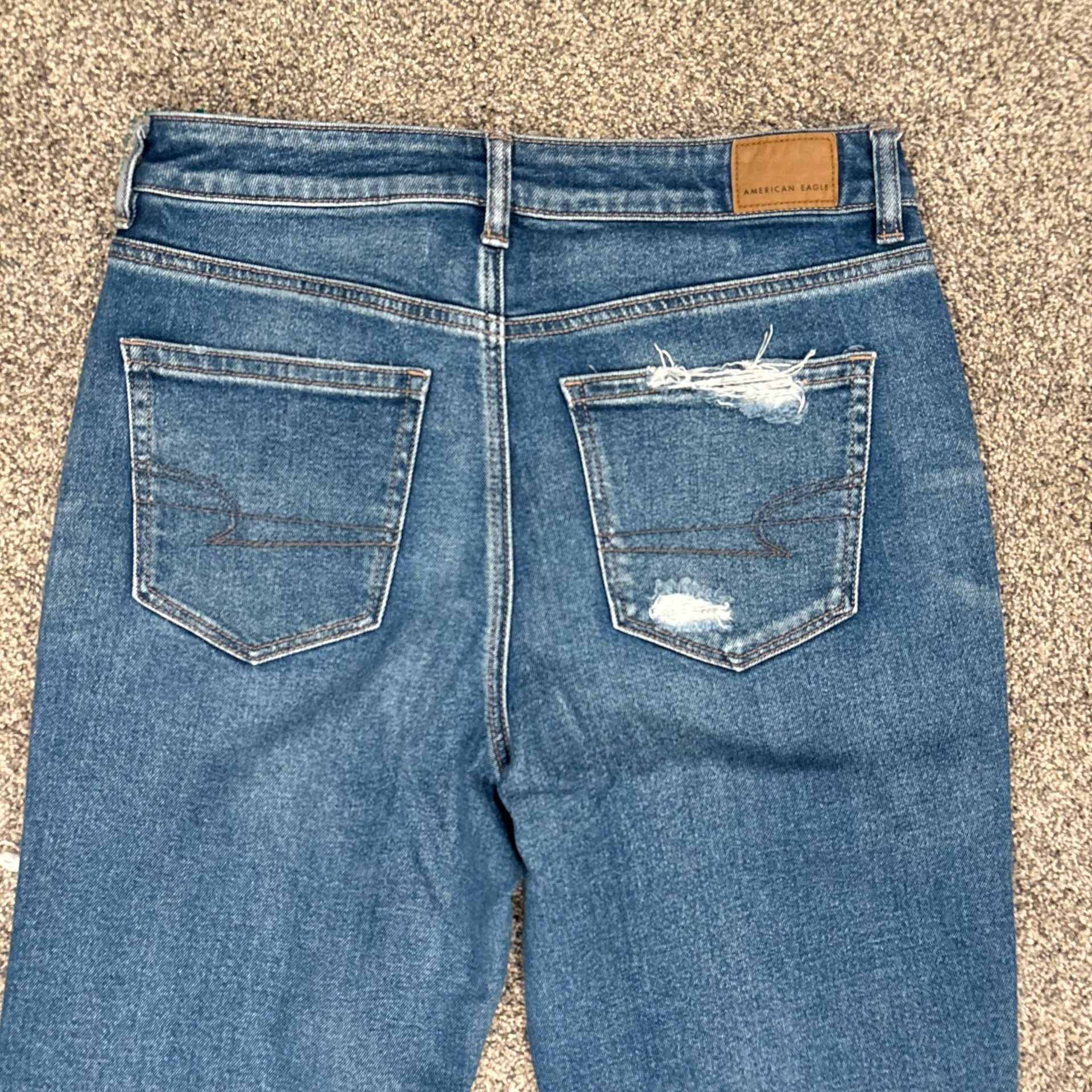 American Eagle Mom Straight Jean Size 10 Regular Distressed 10
