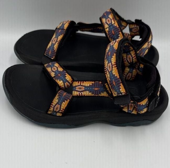 Teva Original Universal Sandals Multi-Color
Size 12 Y
#893 5