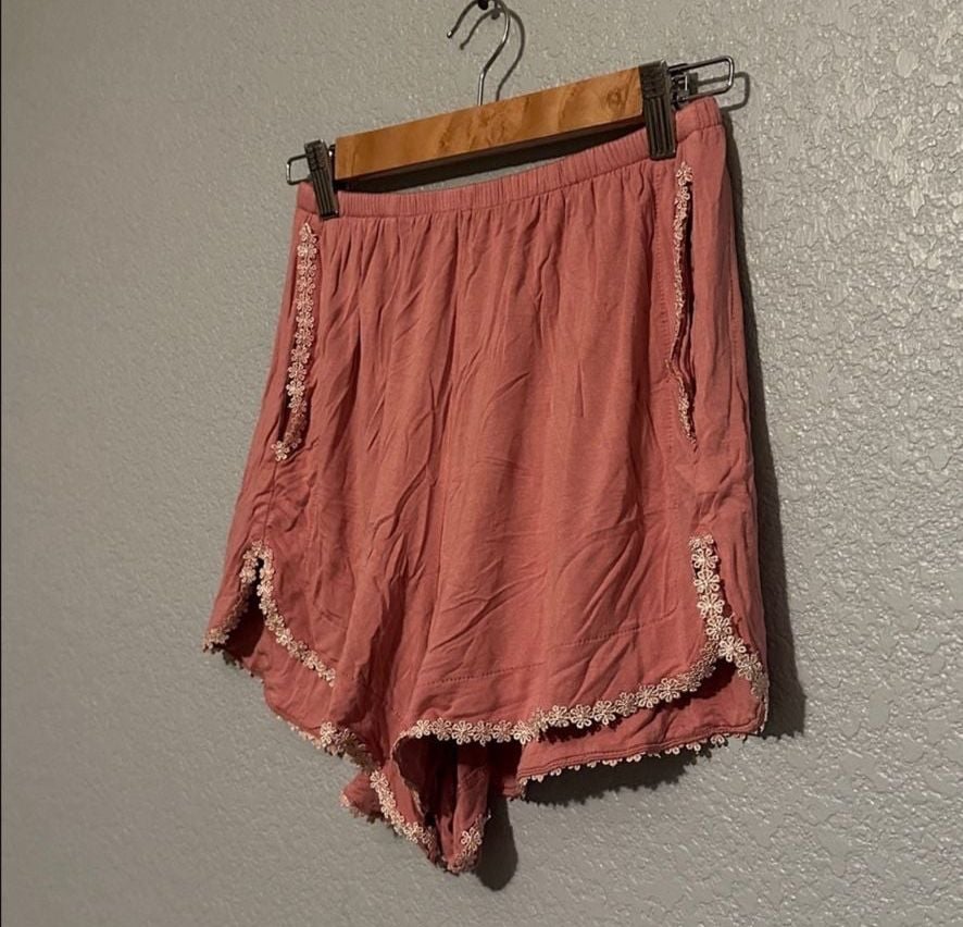 New POL Embroidered Shorts Size S Mauve Floral Lace Trim 3