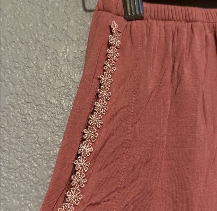 New POL Embroidered Shorts Size S Mauve Floral Lace Trim 4