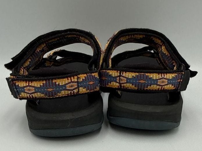 Teva Original Universal Sandals Multi-Color
Size 12 Y
#893 6