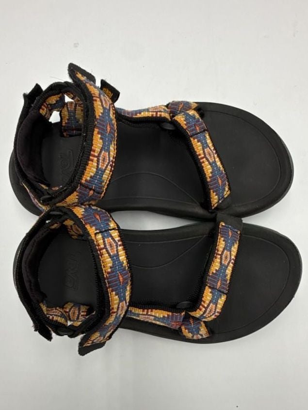 Teva Original Universal Sandals Multi-Color
Size 12 Y
#893 7