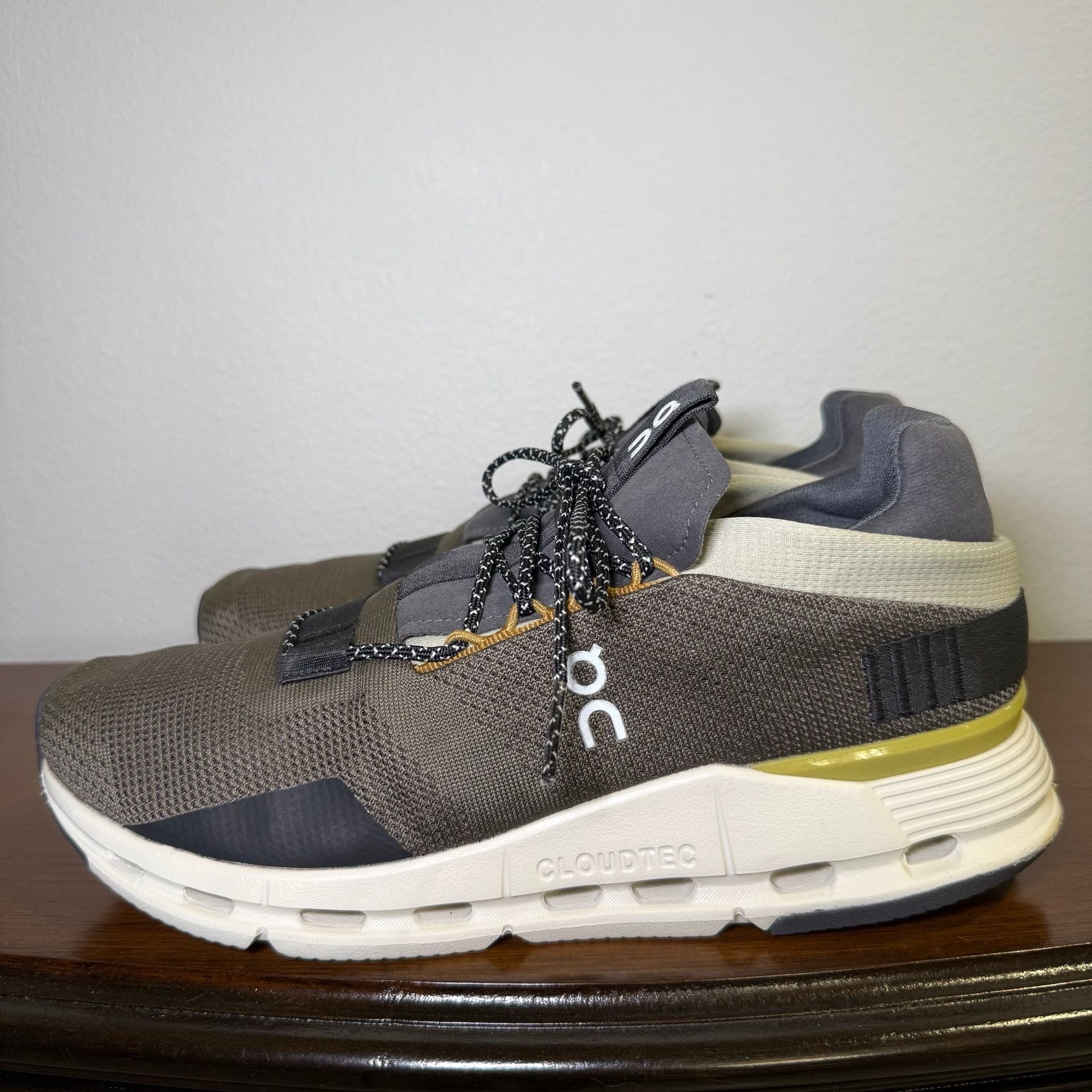 On Running Cloudnova Men Size US 10 Green Sneakers 11