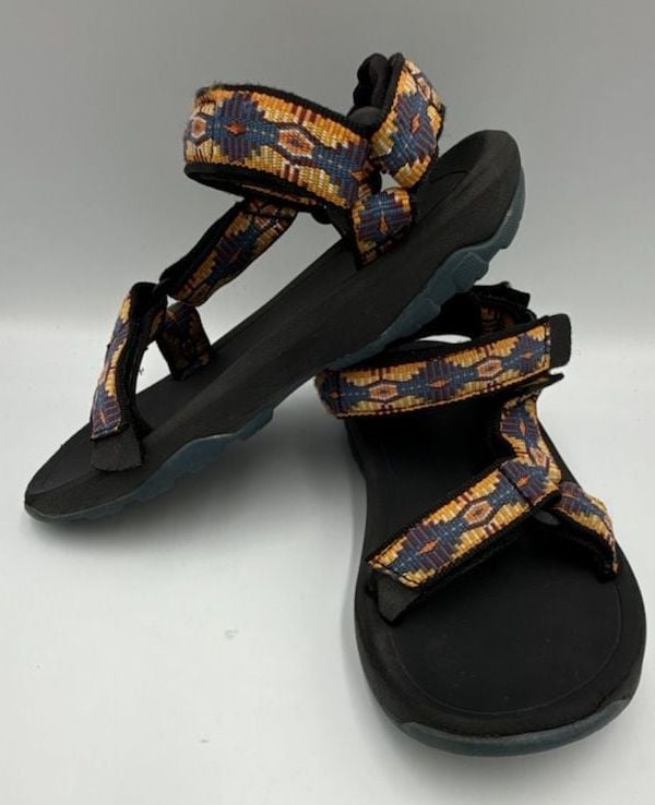 Teva Original Universal Sandals Multi-Color
Size 12 Y
#893 9