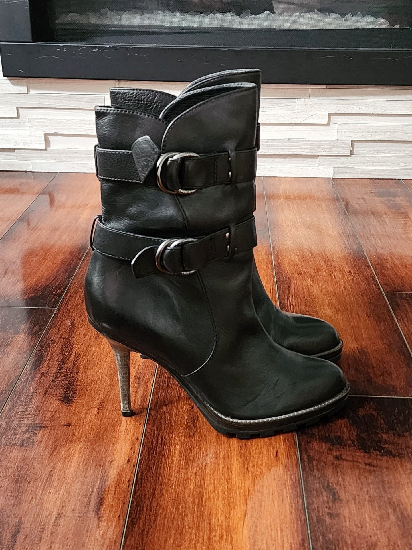 Coach Thelma Black Leather Buckle Ankle Boots Size 8.5
7