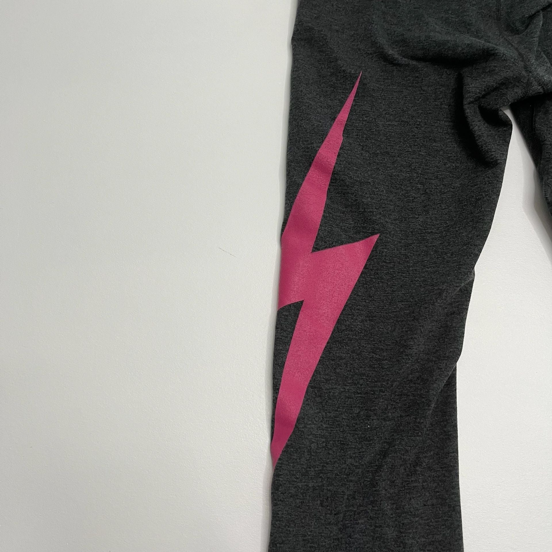 Aviator Nation Leggings Size XS Charcoal Gray Pink Lightning Bolt 8