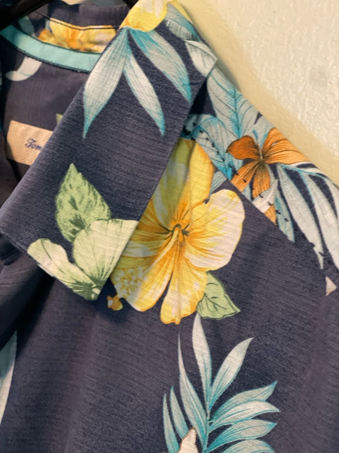 Tommy Bahama Disney Parks Silk Hawaiian Camp Shirt Navy Floral Small 6