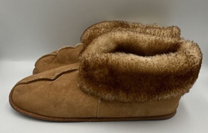 Sheepskin Factory Denver Co Slippers Brown Shearling
Size XL
#895 6