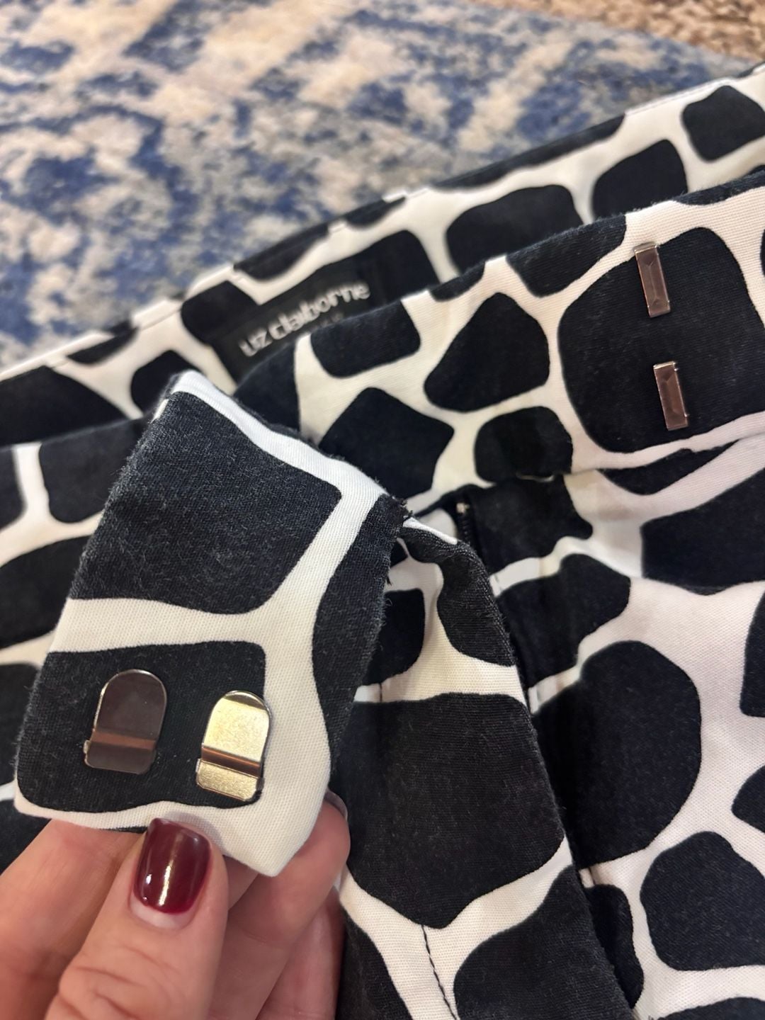 Liz Claiborne Emma Classic Pants Size 8 Black White Animal Print 5