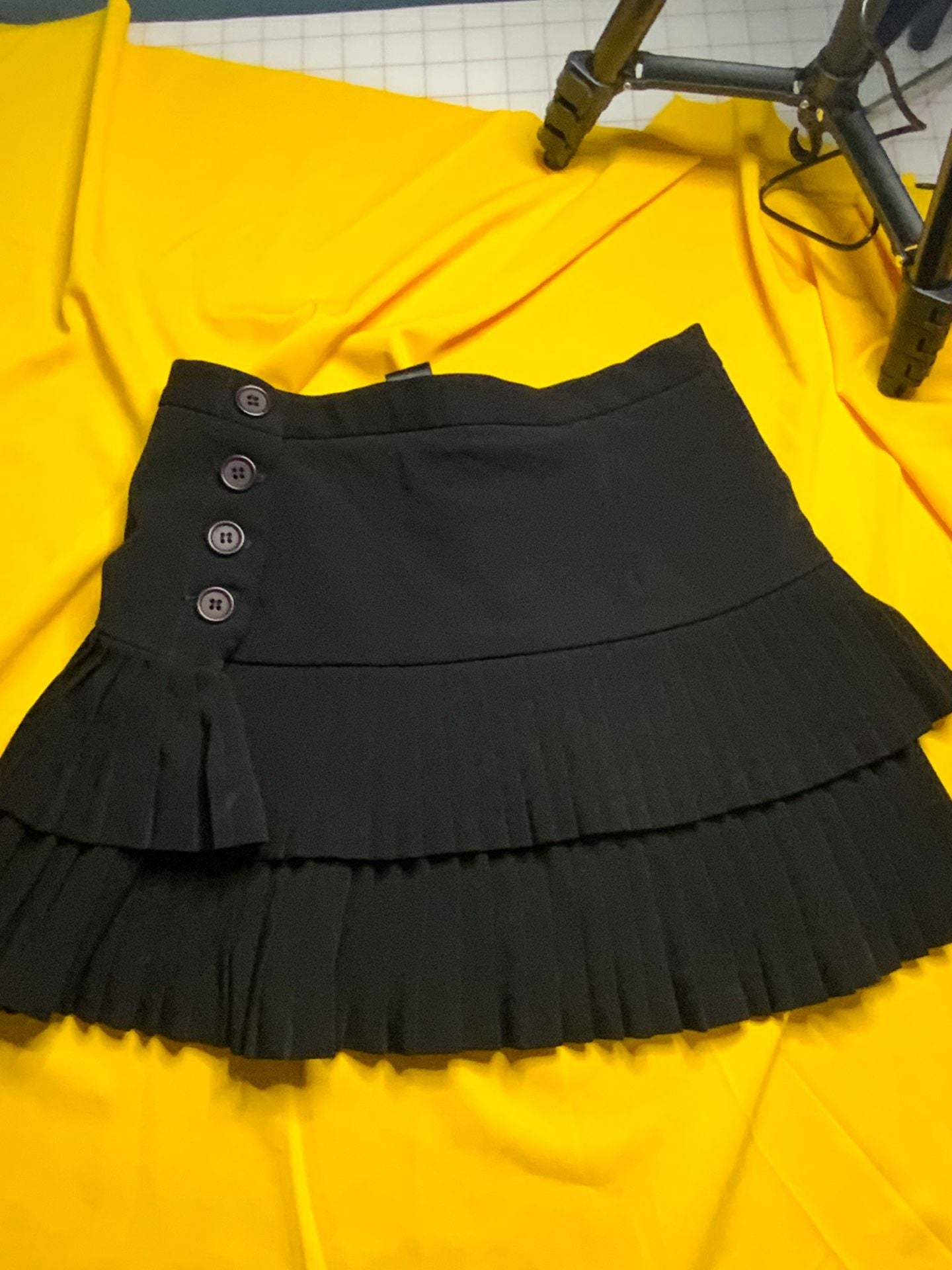 BCBG maxazria Ruffle Mini Skirt Women Size 4 Black 7