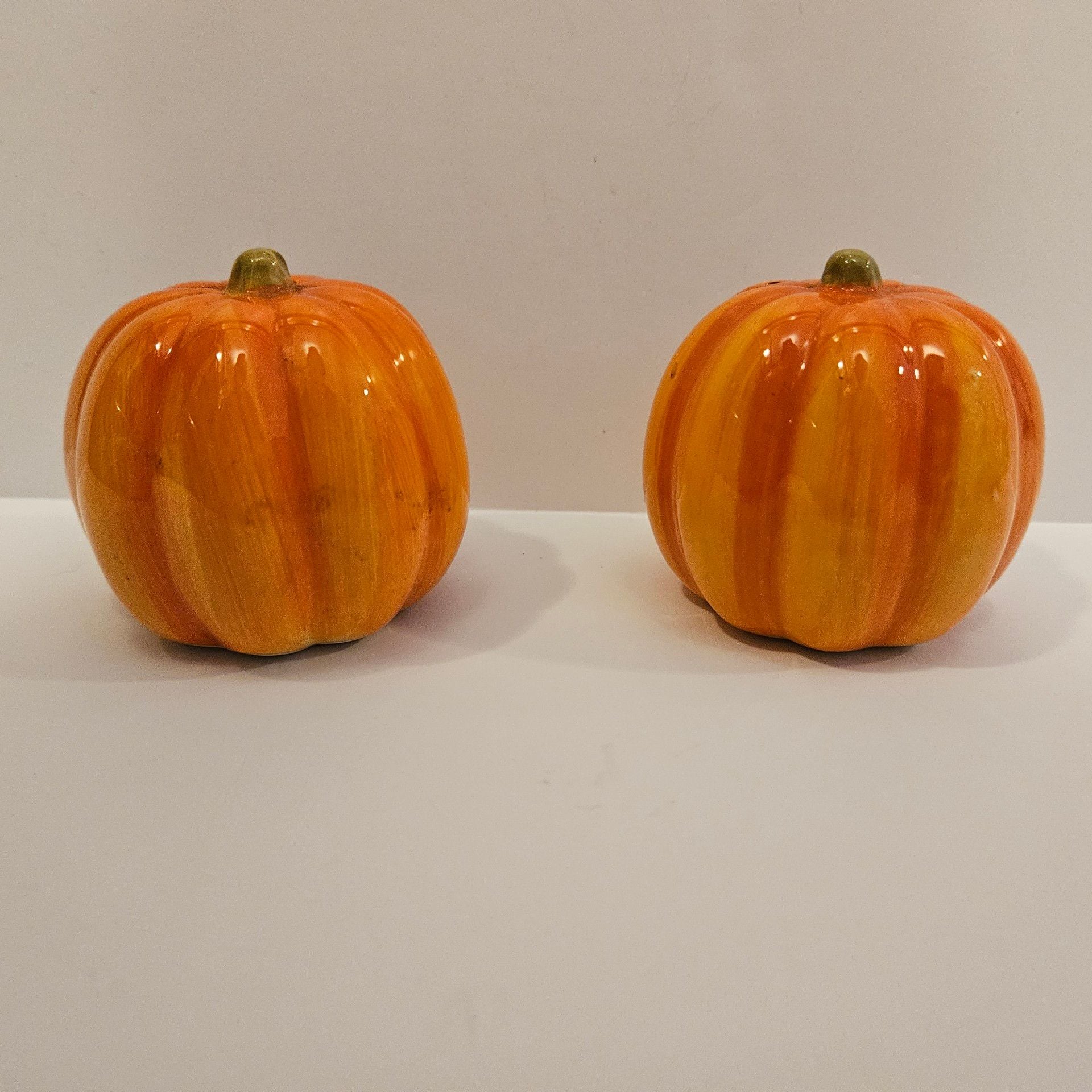 Pumpkin Salt and Pepper Shakers - Plain Orange Autumn Fall Thanksgiving 3