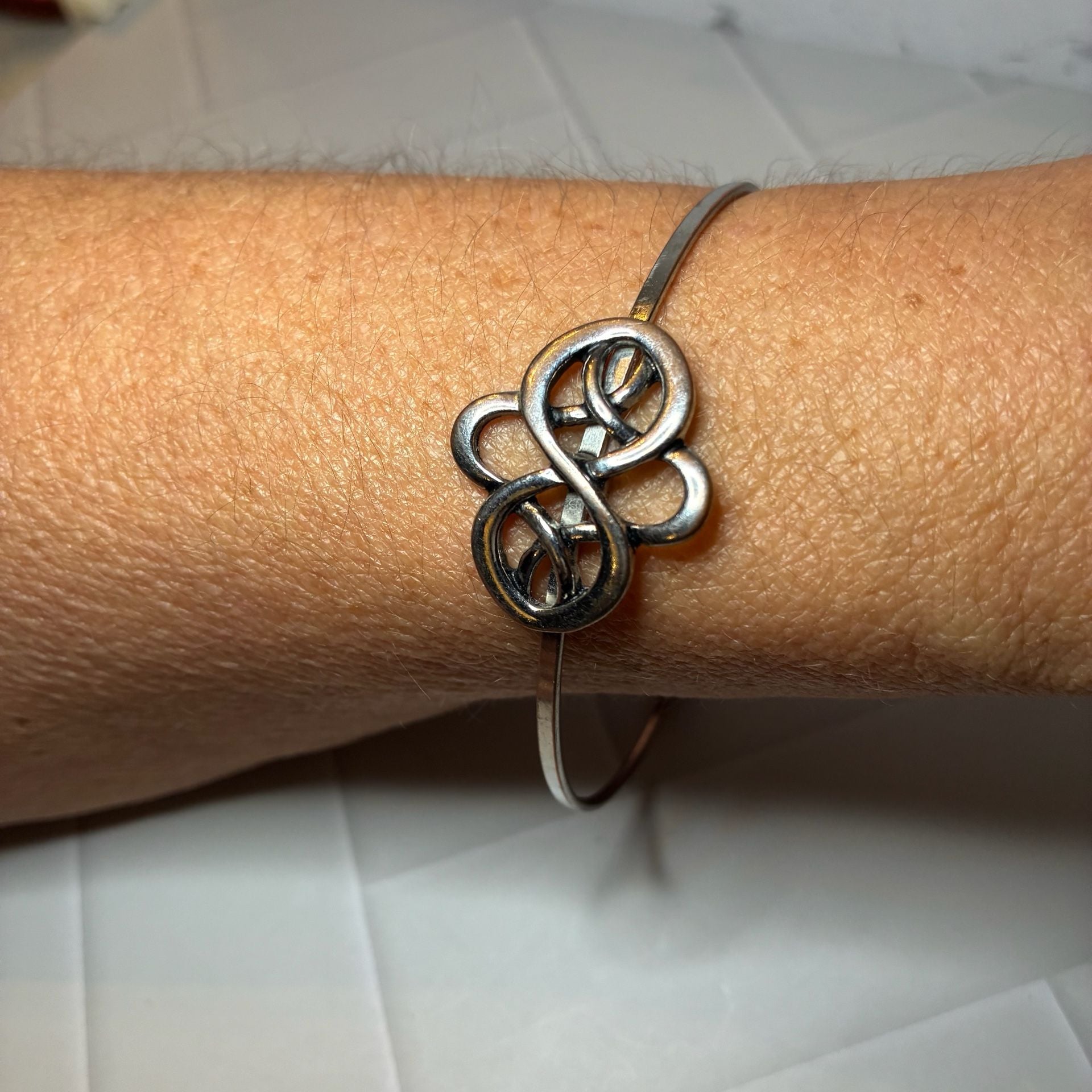 Alex And Ani Celtic Knot Expandable Wire Bangle Bracelet Silver Tone
STK 267 5