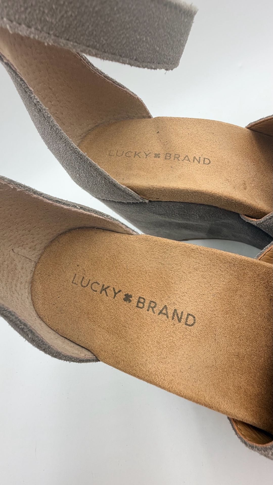 Lucky Brand LK-Yemisa Wedge Sandals Size 8.5M Gray Suede Ankle Strap 4