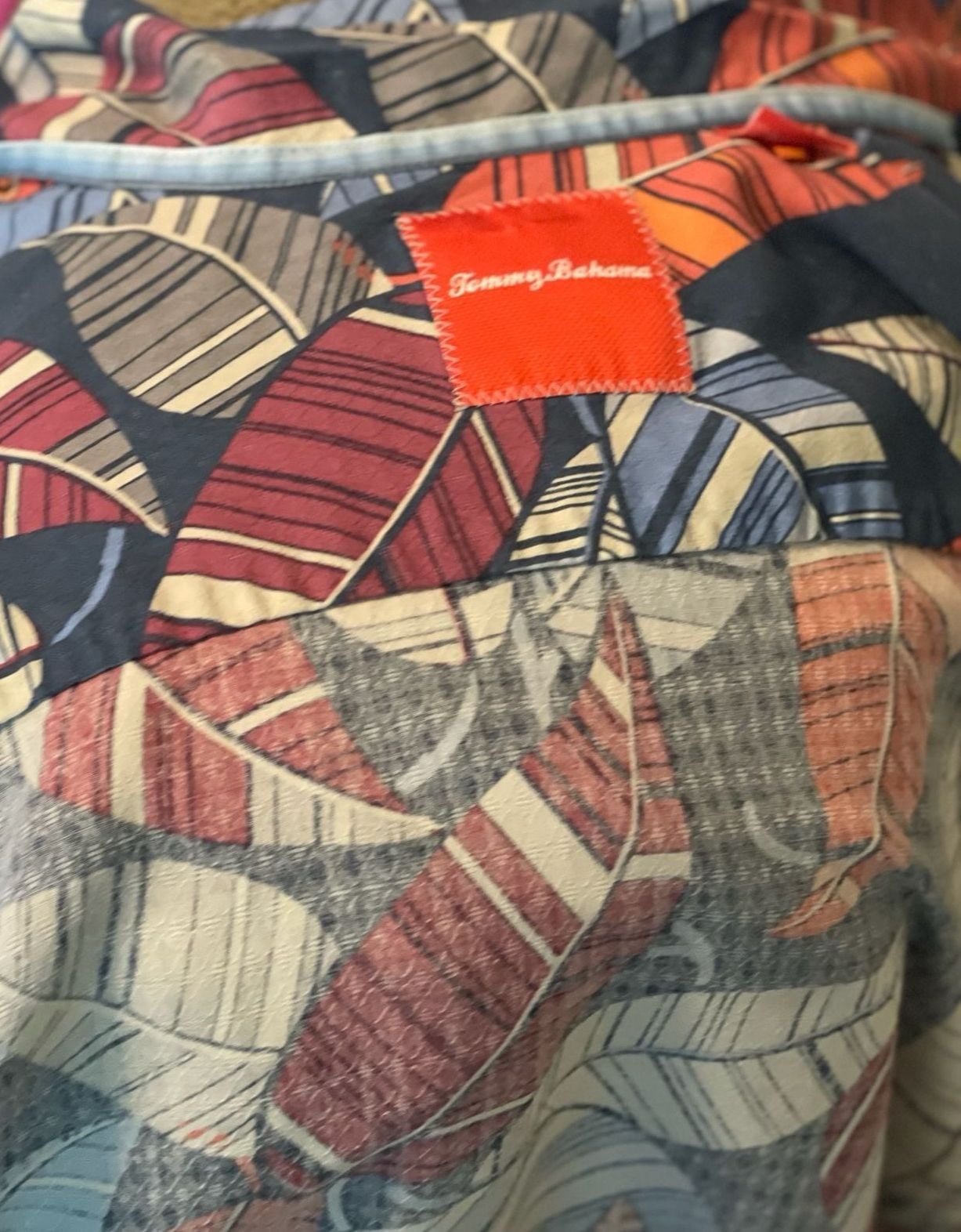 Tommy Bahama Mens Silk Hawaiian Shirt Medium Abstract Leaf Short Sleeve Cruise 11