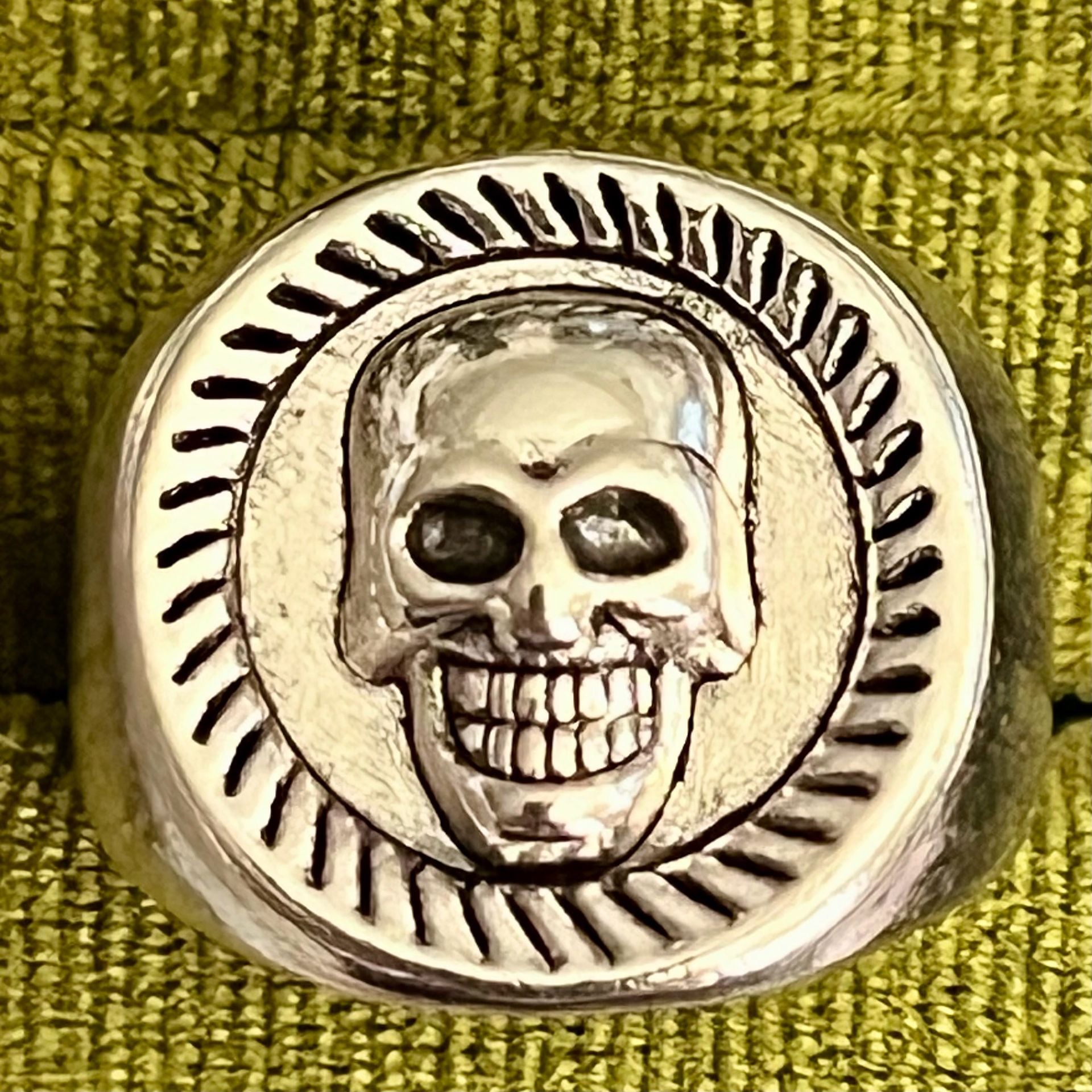 Thomas Sabo Silver Titanium Steel Signet Ring Skull Relief Rebel Icons Size 8 3