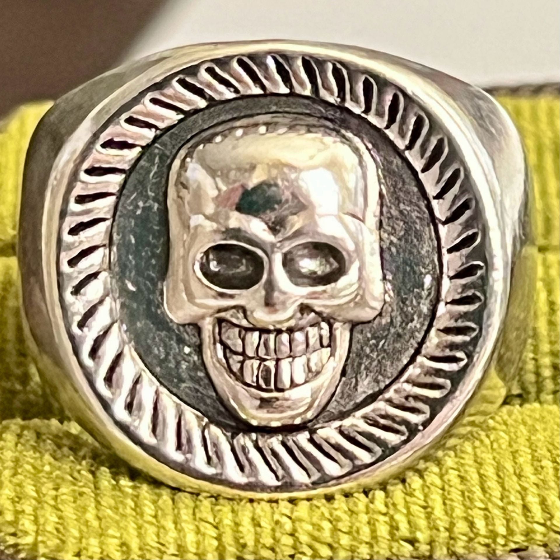 Thomas Sabo Silver Titanium Steel Signet Ring Skull Relief Rebel Icons Size 8 4