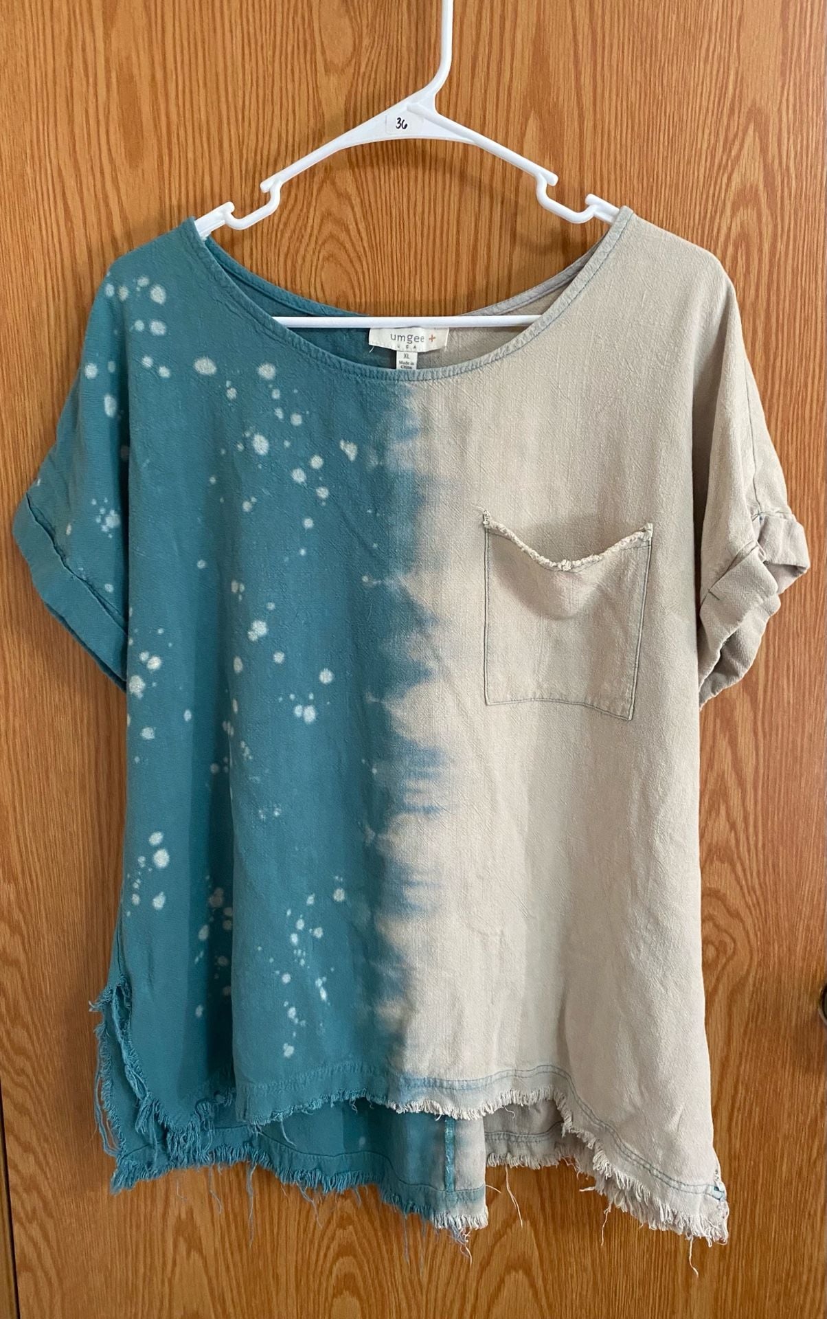 Umgee Blouse Size XL Teal Beige Bleach Splatter Raw Edge Pocket Top 2