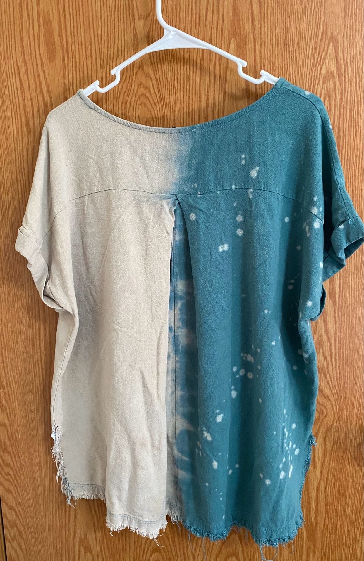 Umgee Blouse Size XL Teal Beige Bleach Splatter Raw Edge Pocket Top 5