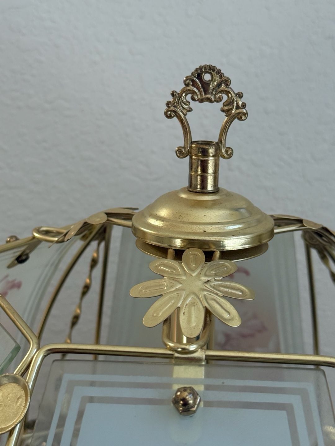OK Lighting Vintage Floral Hummingbird Glass Panel Table Lamp 6