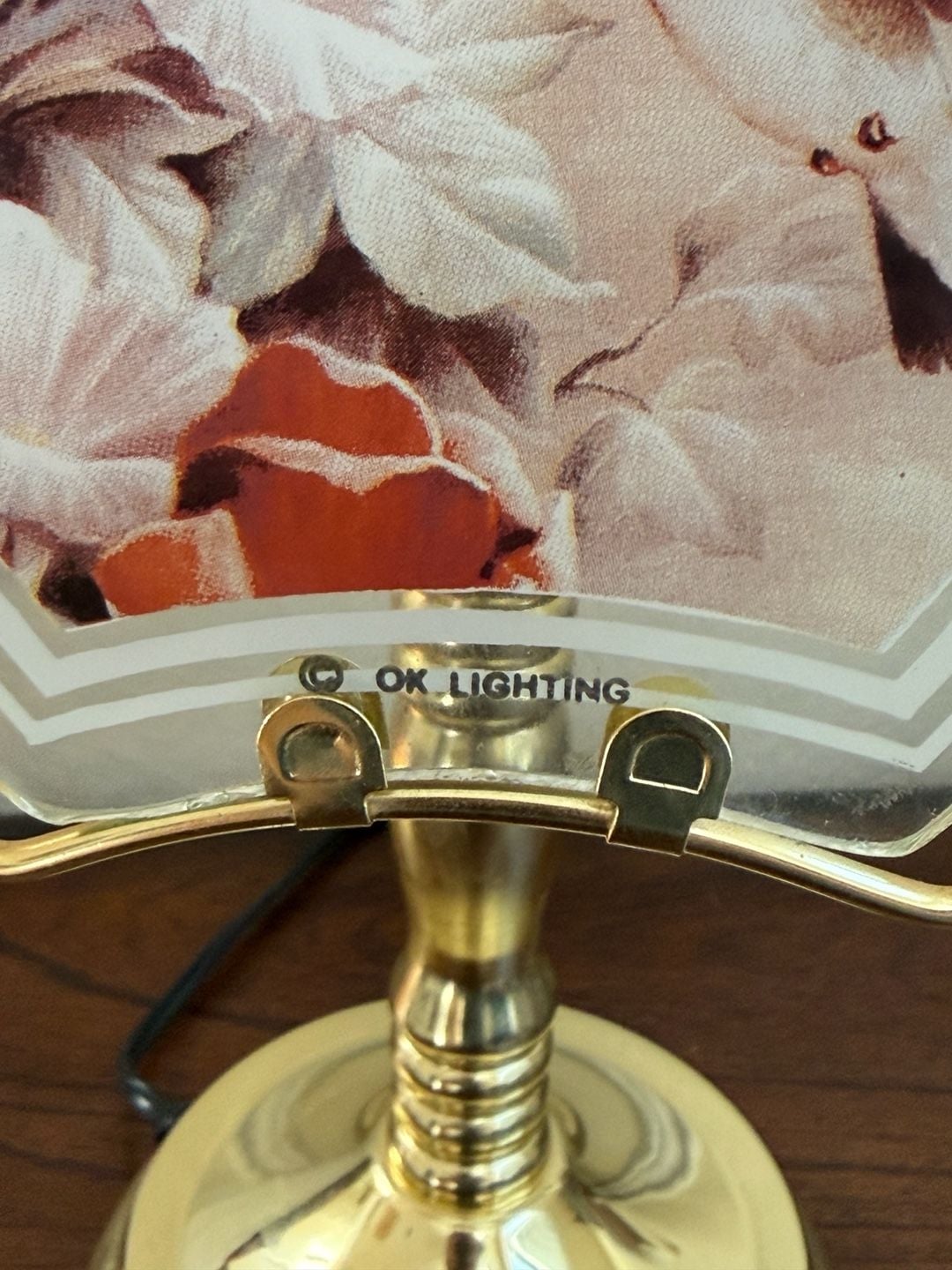 OK Lighting Vintage Floral Hummingbird Glass Panel Table Lamp 7