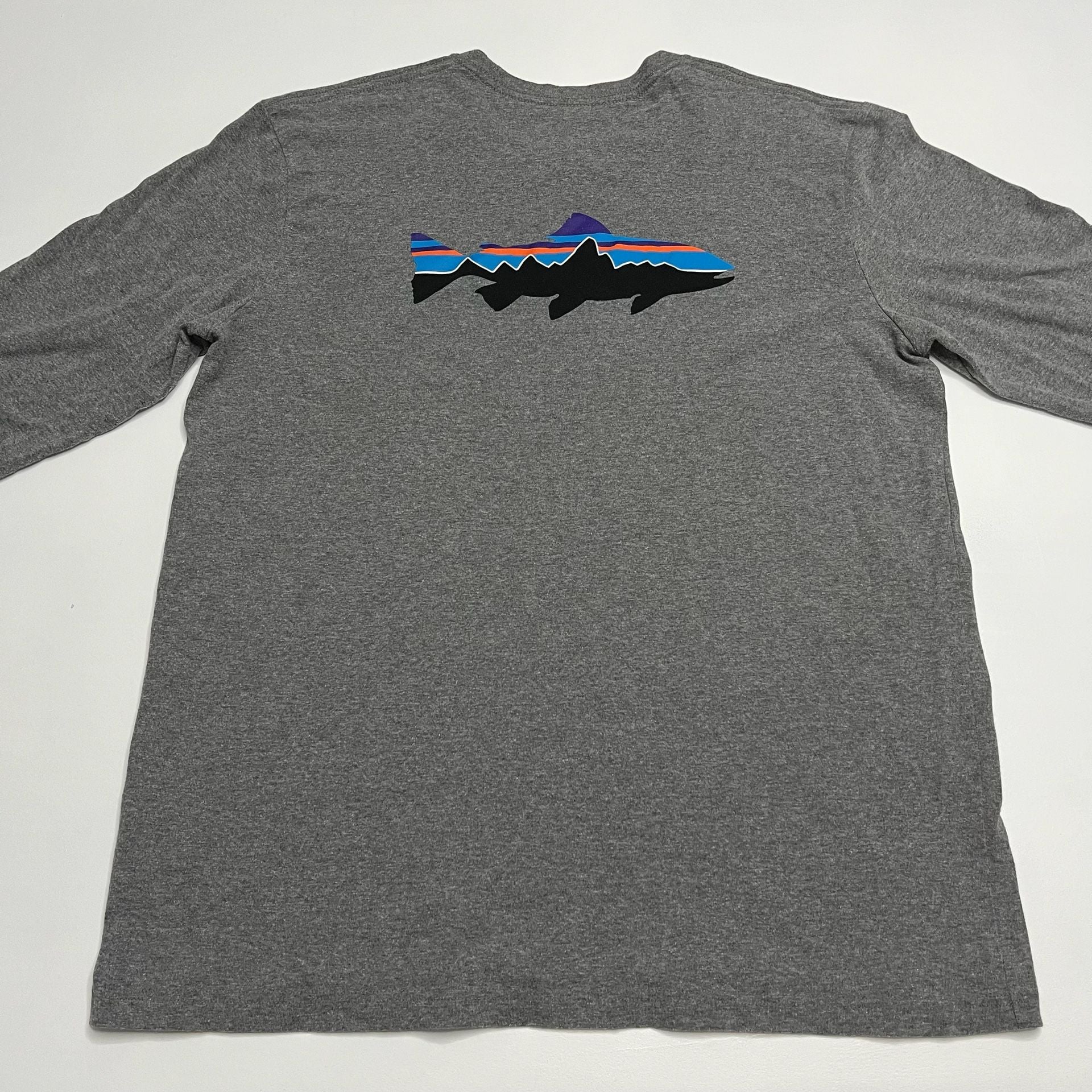 Patagonia Long-Sleeved P-6 Logo Responsibili-Tee Size L Gray 8