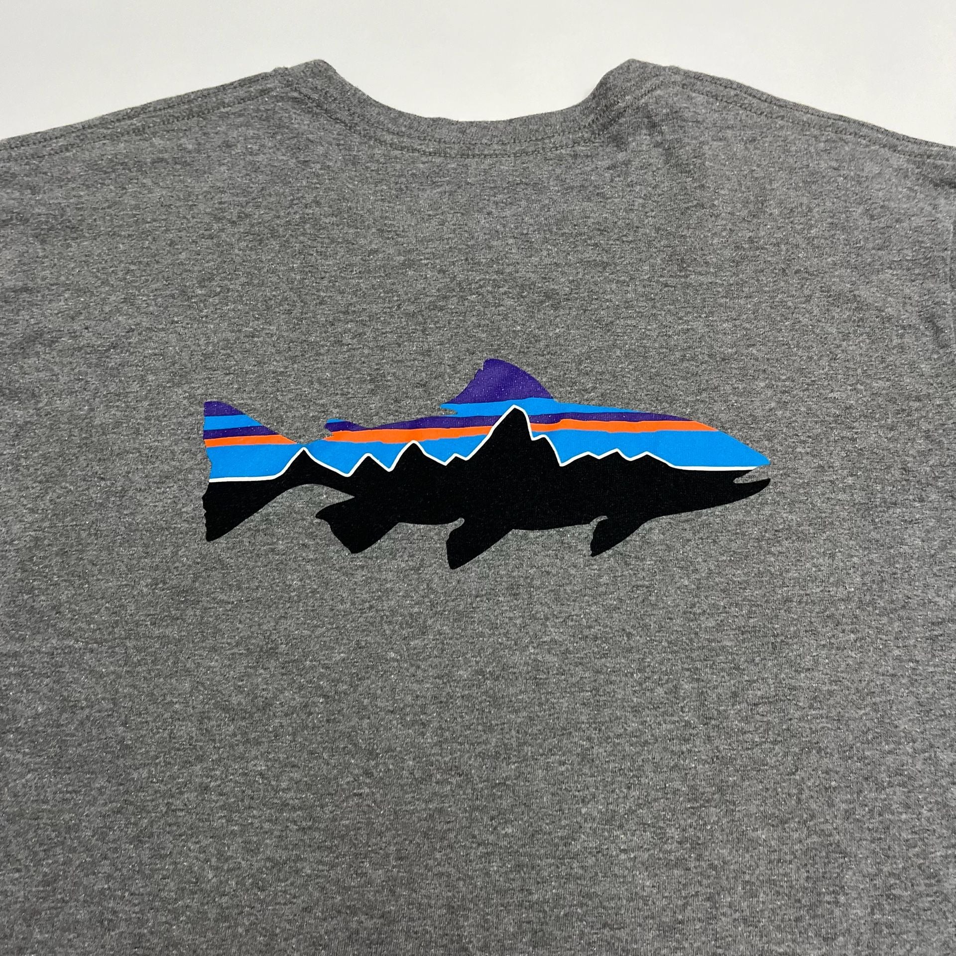 Patagonia Long-Sleeved P-6 Logo Responsibili-Tee Size L Gray 9