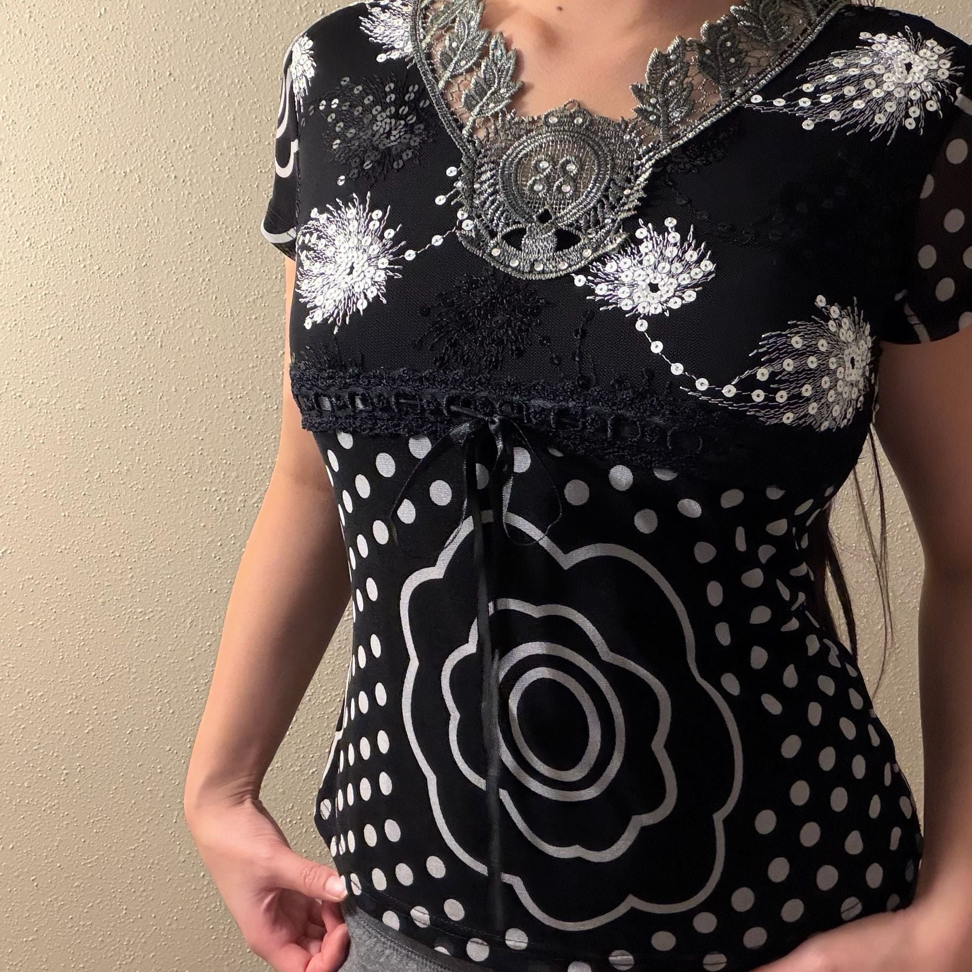 Black and White Y2K Embellished Dot Floral Blouse 3