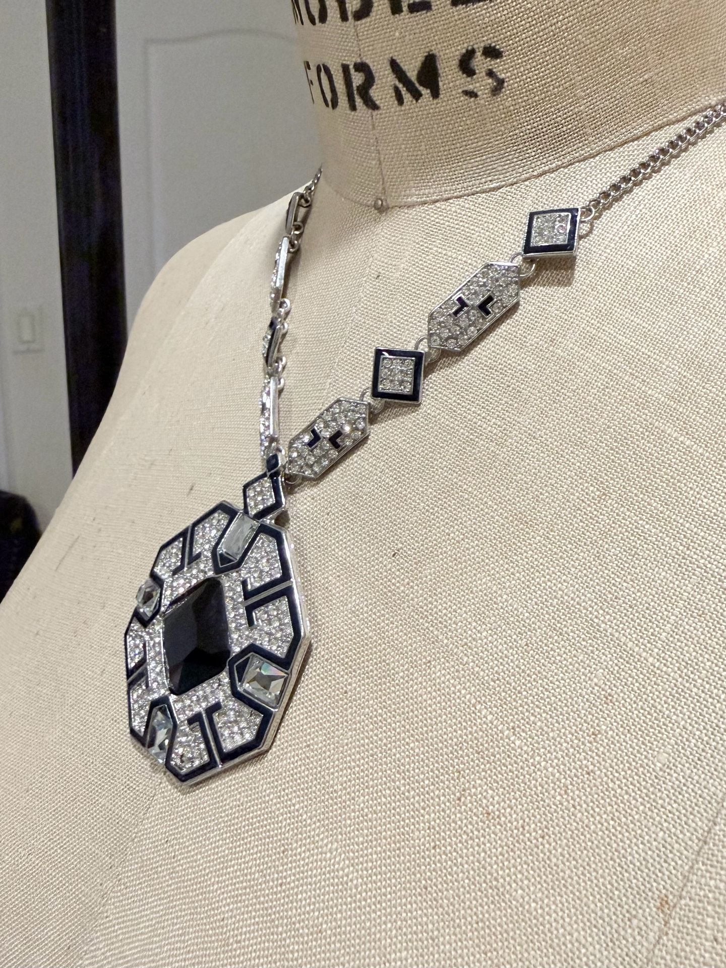 Vintage Art Deco Style Rhinestone And Dark Green Glass Pendant Necklace 4