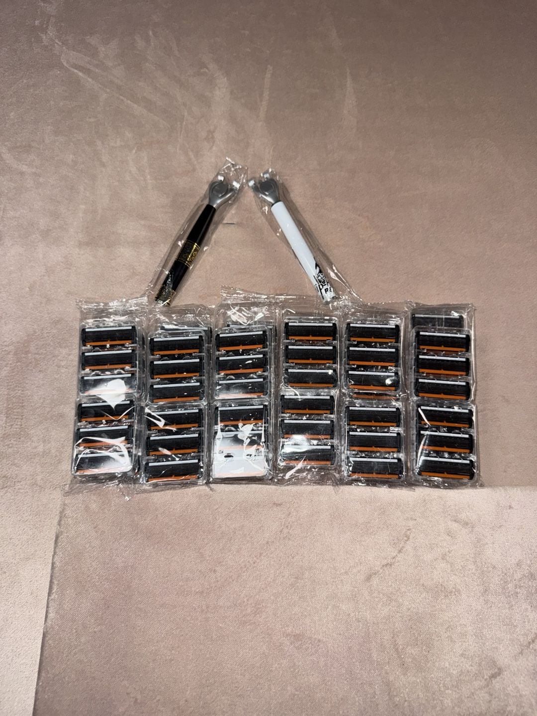 Shaving Set with Two Razor Handles and 12 pls Replacement Blades (B4-2062) 1