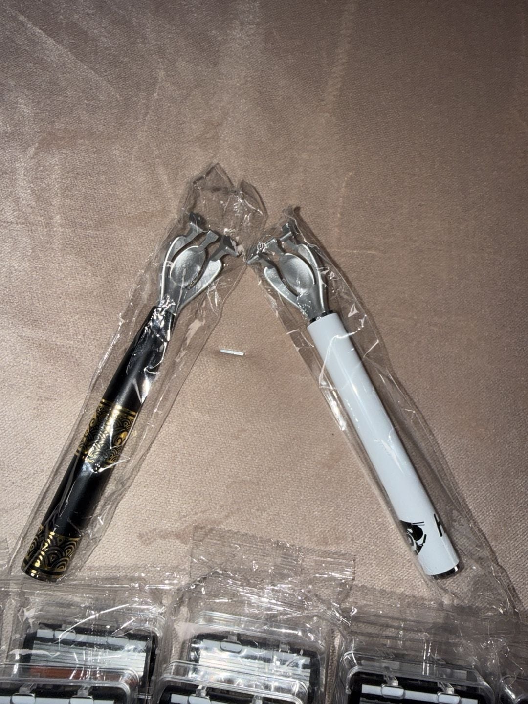 Shaving Set with Two Razor Handles and 12 pls Replacement Blades (B4-2062) 3