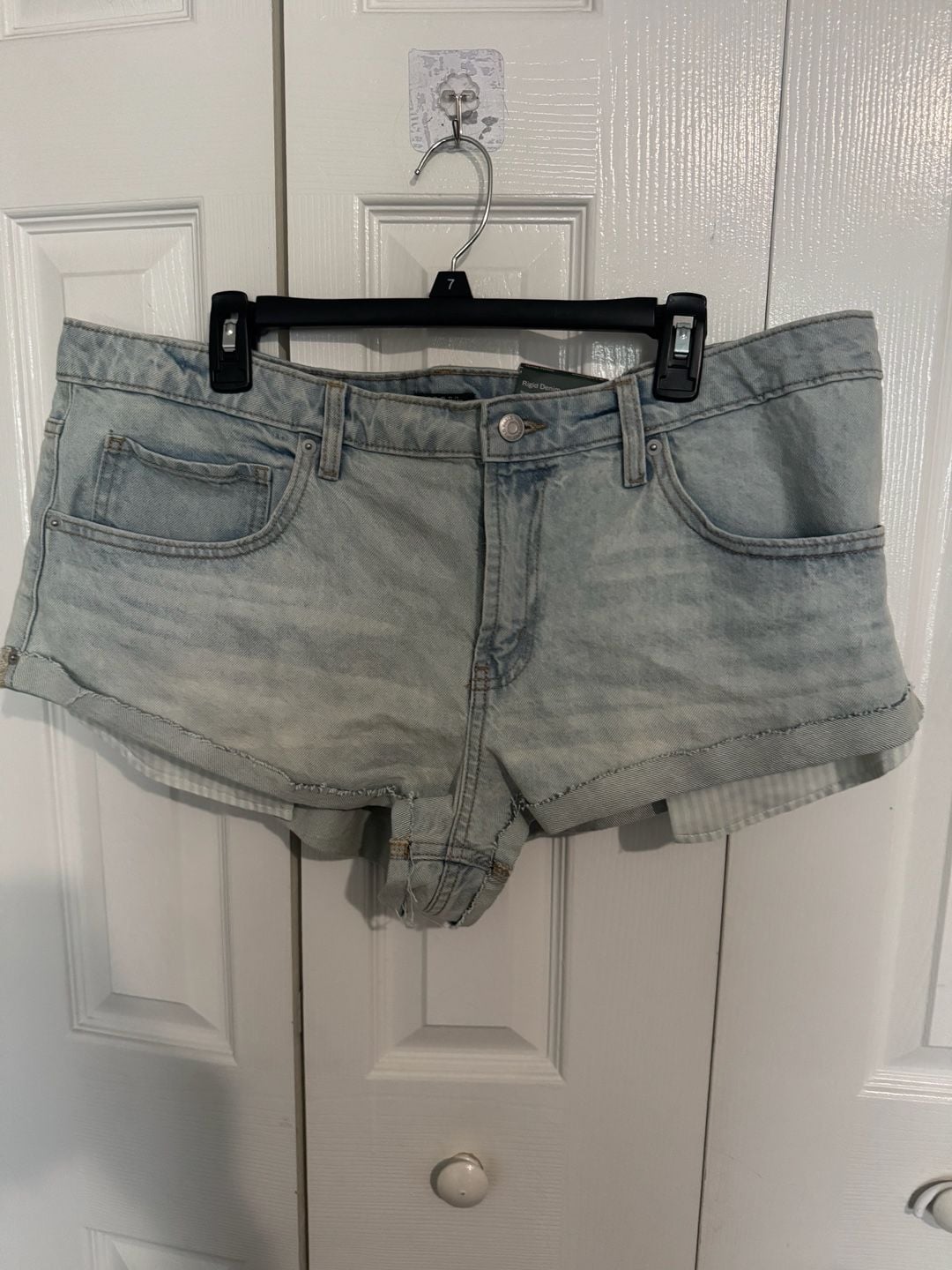 Wild Fable Mid-Rise Cheeky Shorts Size 16 Light Wash Rigid Denim 2