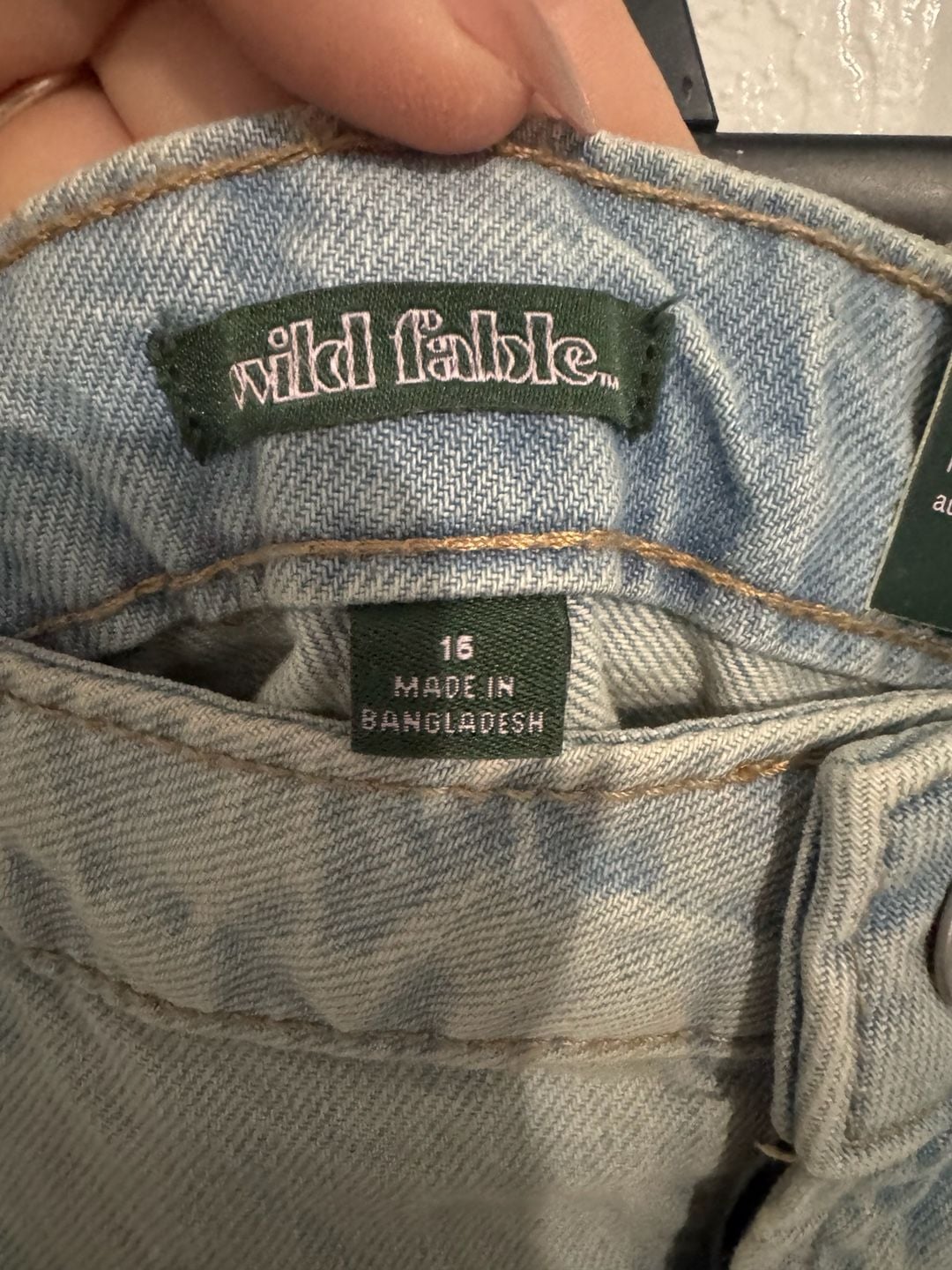 Wild Fable Mid-Rise Cheeky Shorts Size 16 Light Wash Rigid Denim 3