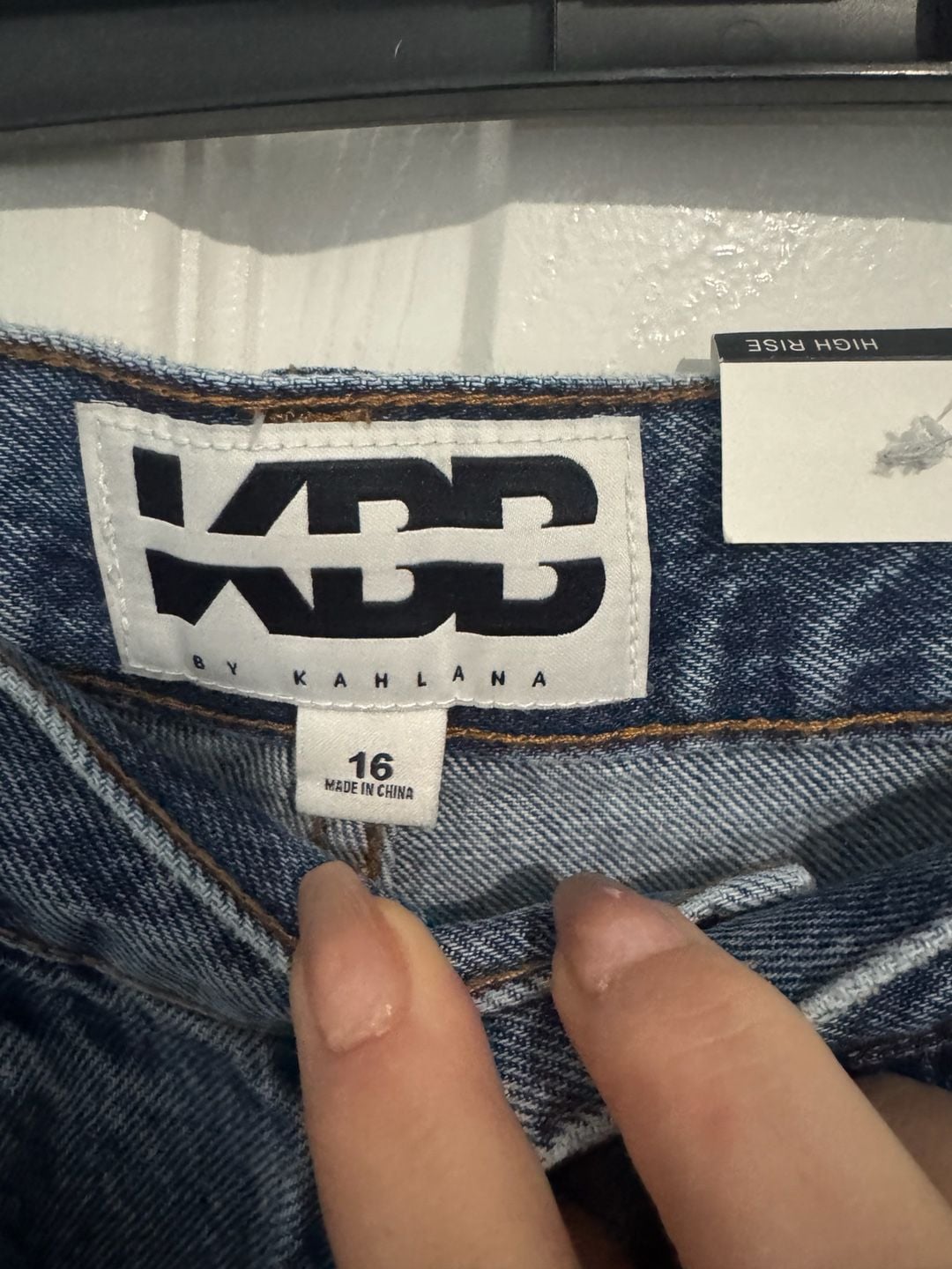 KBB by Kahlana High-Rise Blue Denim Barrel Leg Jeans – Size 16
4