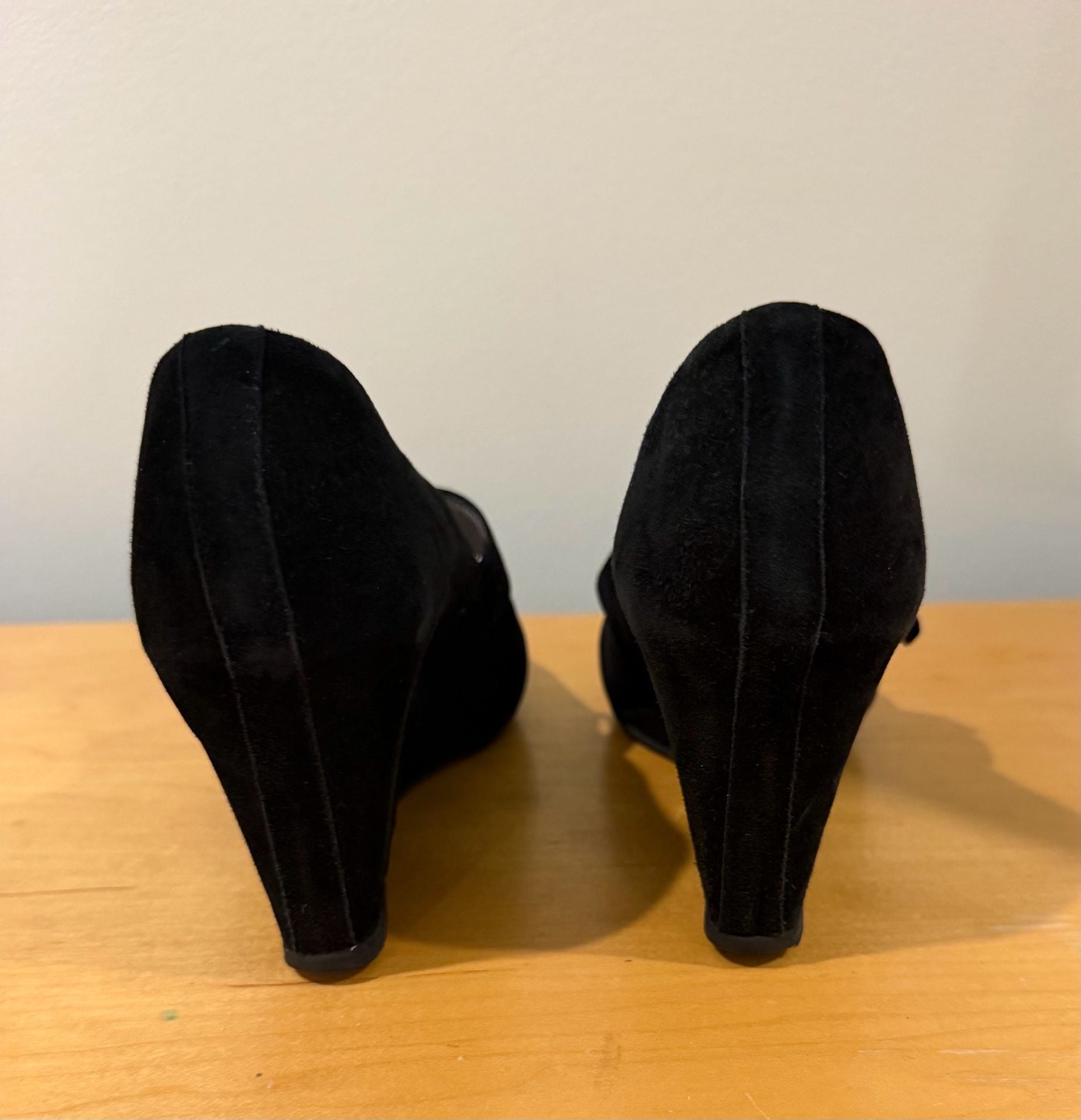 Aquatalia Mary Jane Pumps Size 7.5 Black Suede Heels 7