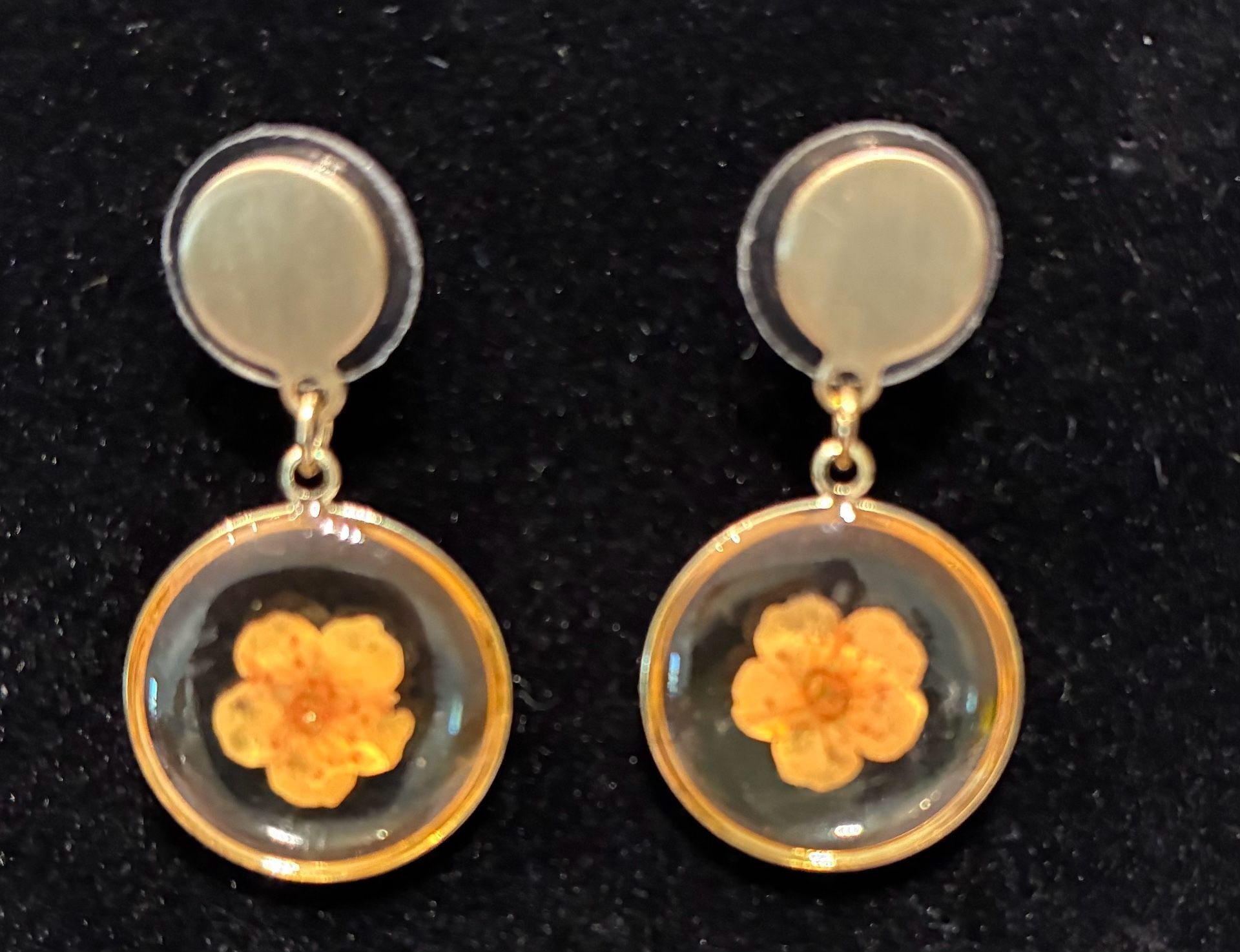 Gold Tone Pressed Flower Resin Drop Earrings 2