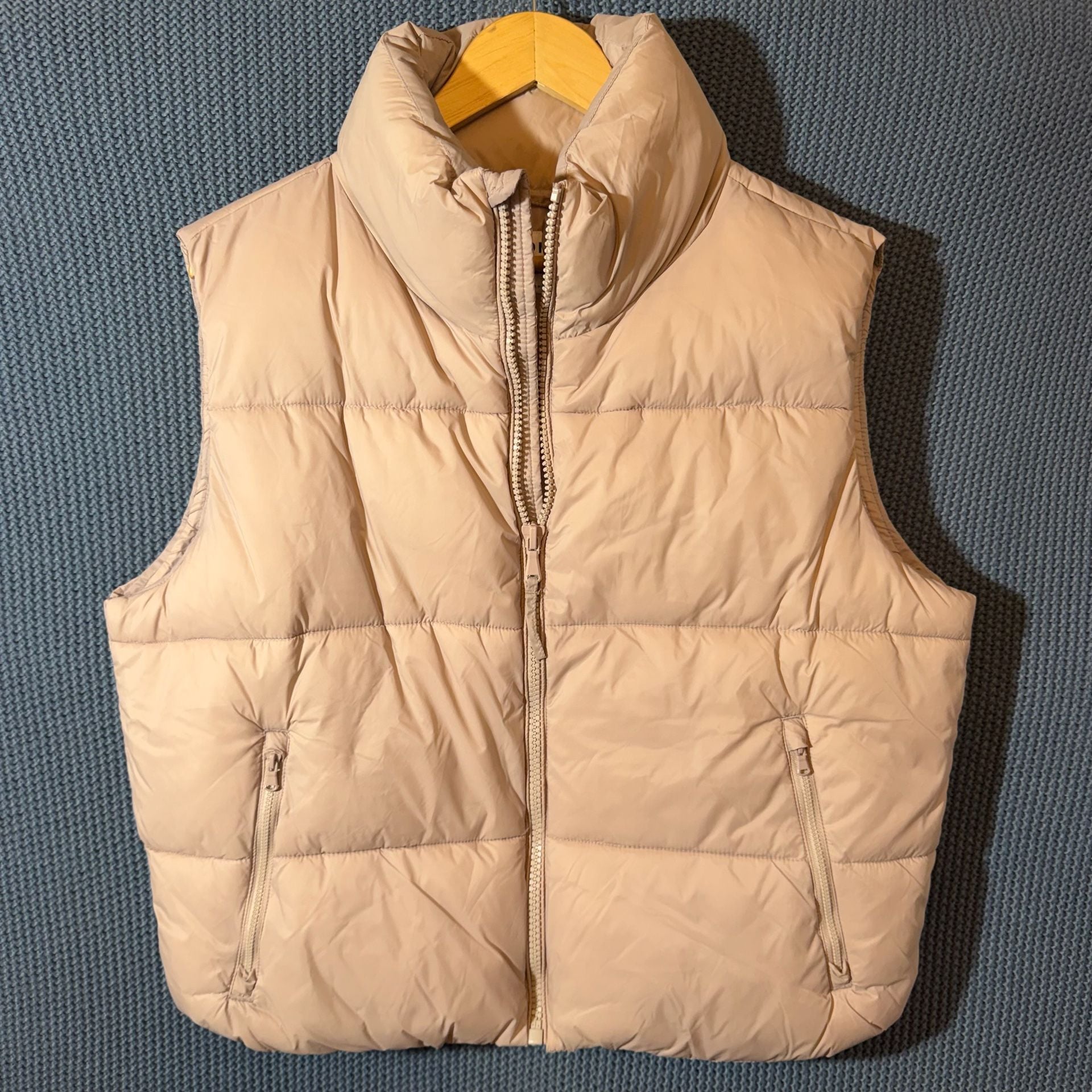 Old Navy Water-Resistant Puffer Vest Size L pink 2
