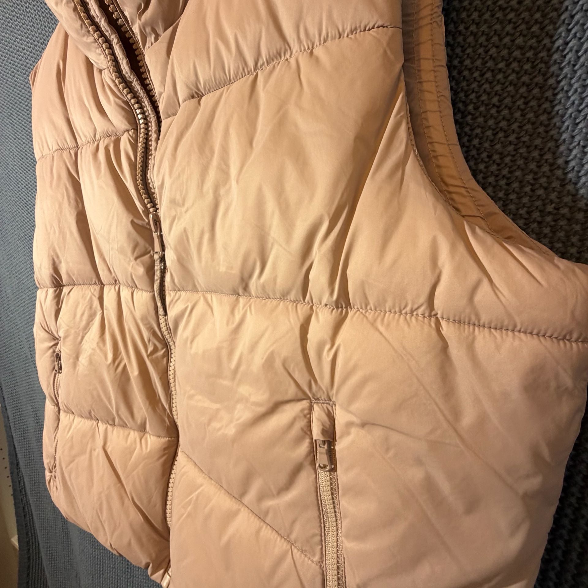 Old Navy Water-Resistant Puffer Vest Size L pink 3