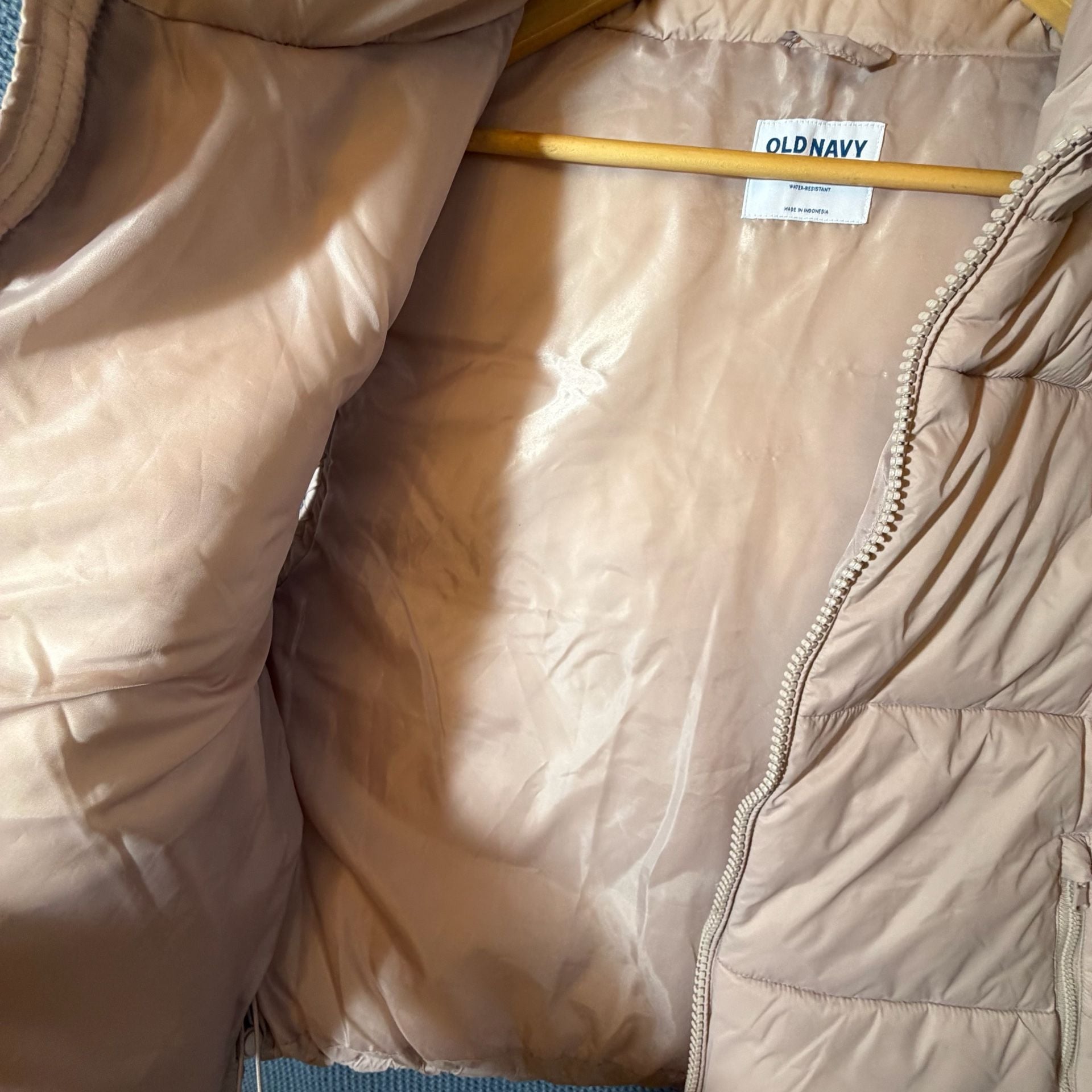 Old Navy Water-Resistant Puffer Vest Size L pink 7