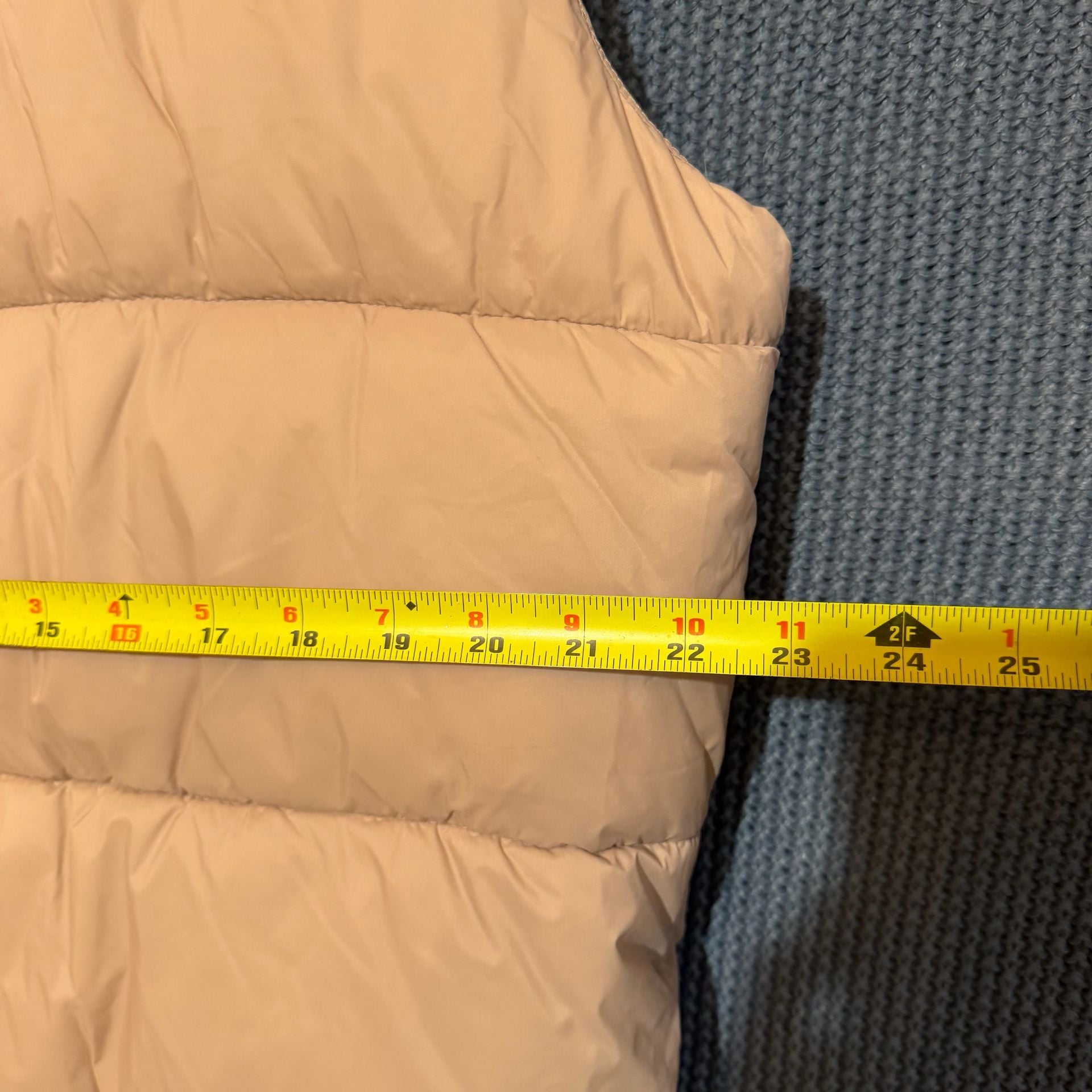 Old Navy Water-Resistant Puffer Vest Size L pink 10