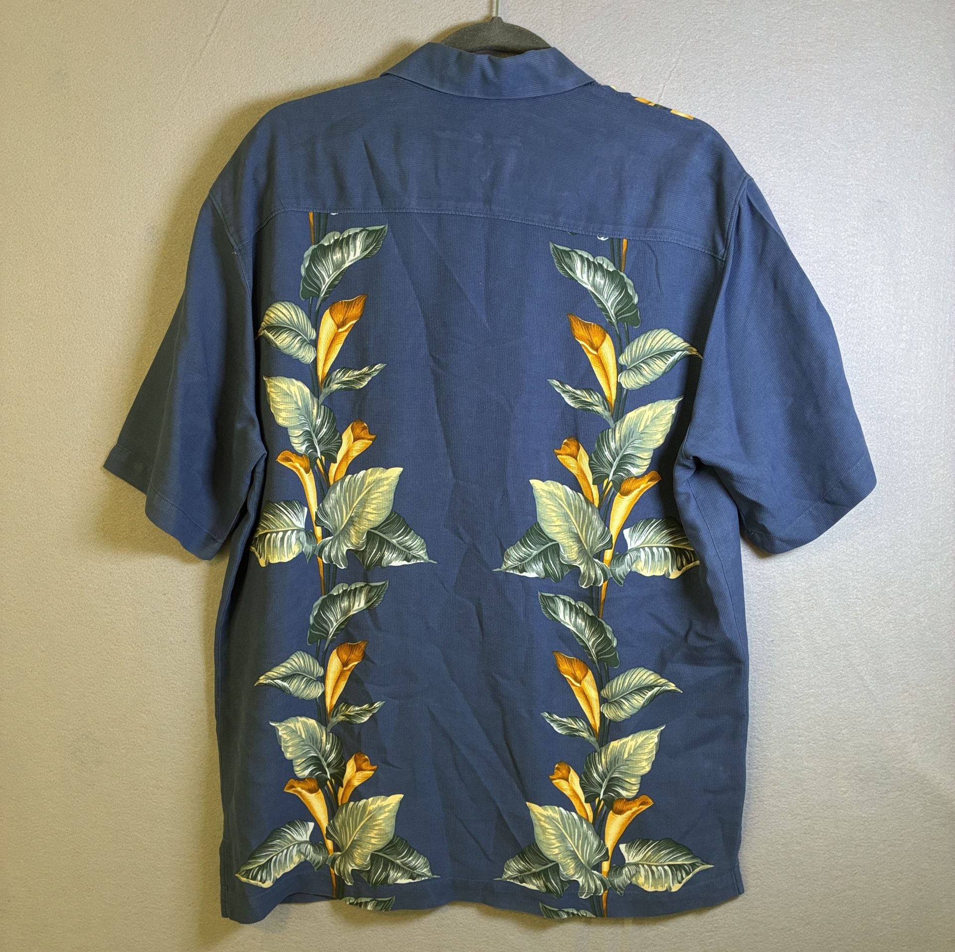 Tommy Bahama Silk Hawaiian Shirt Size M Blue Floral Tropical Camp 7