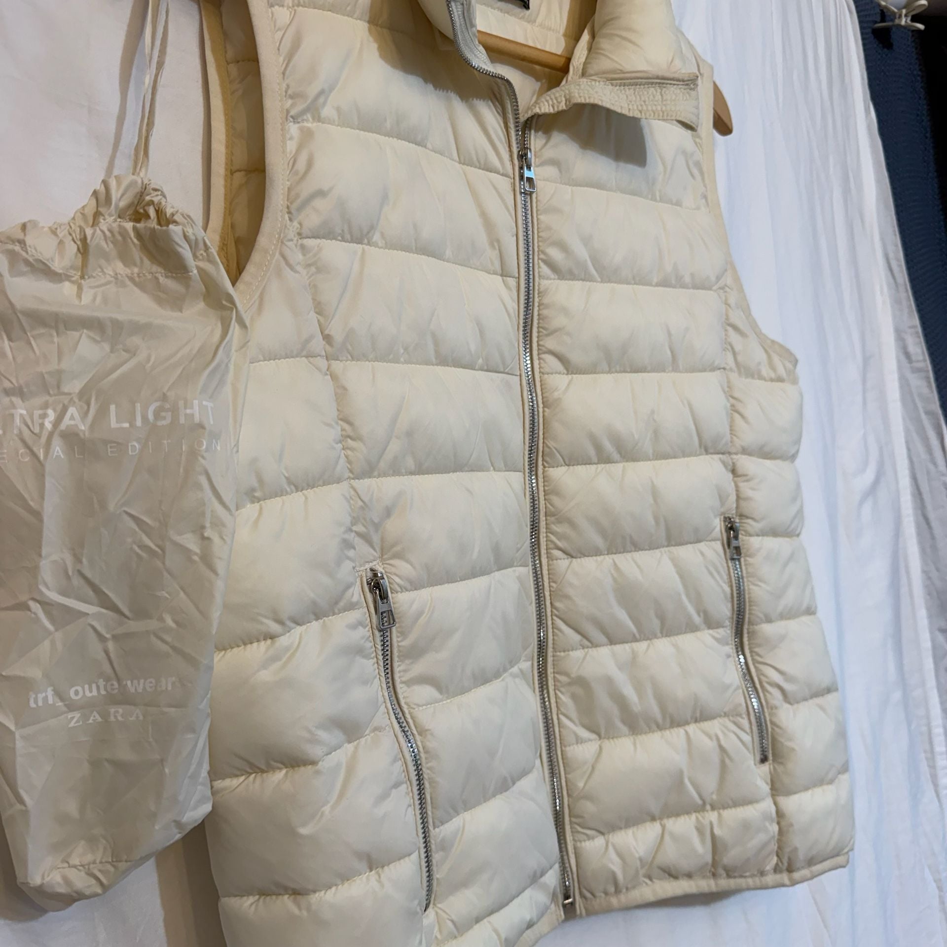 Zara Trf Collection Ultra Light Puffer Vest L-XL Cream 3
