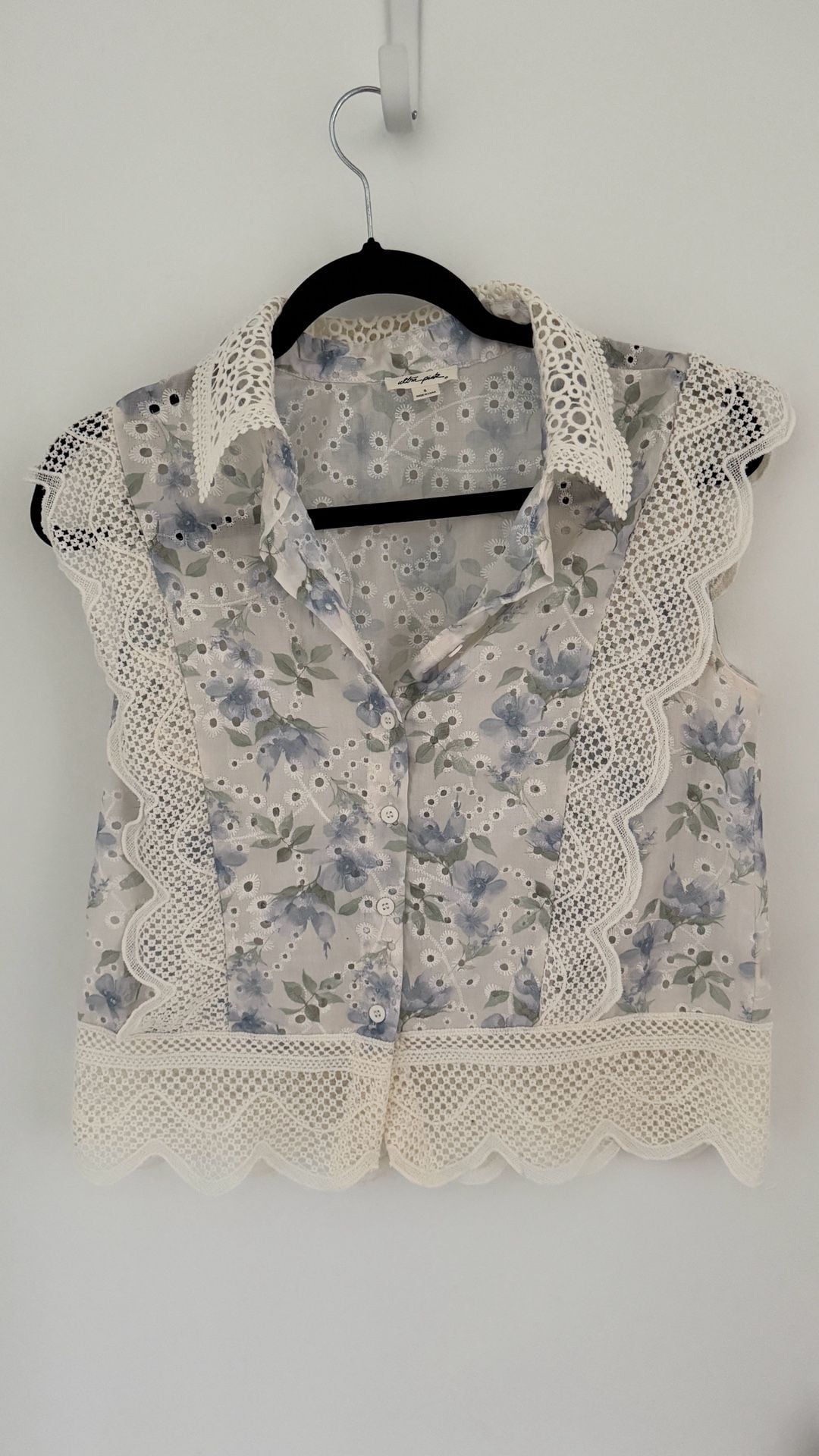 Ultra Pink Floral Blouse Size S Blue White Eyelet Lace Button Down Top 2
